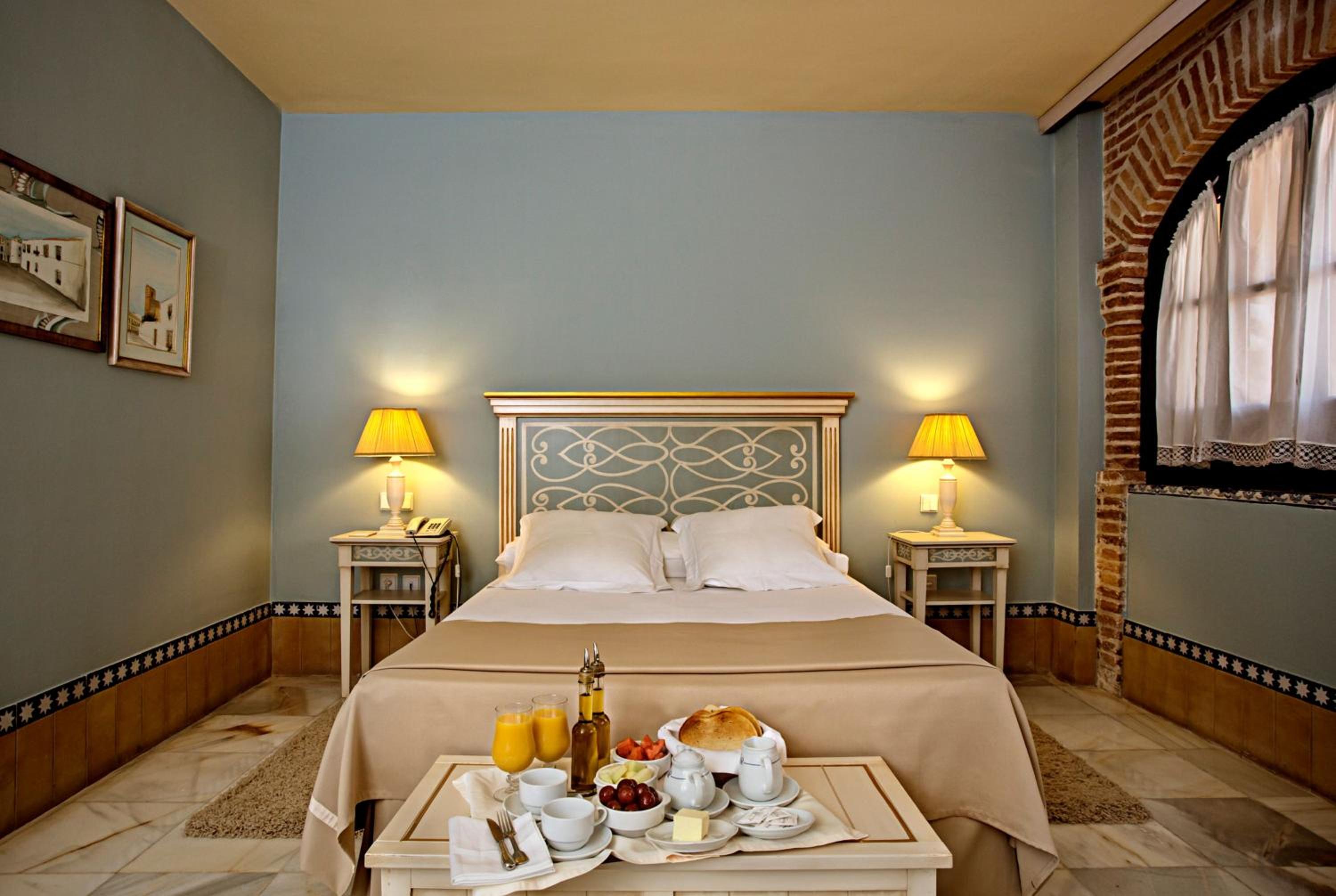 Deluxe Room - Photo 3