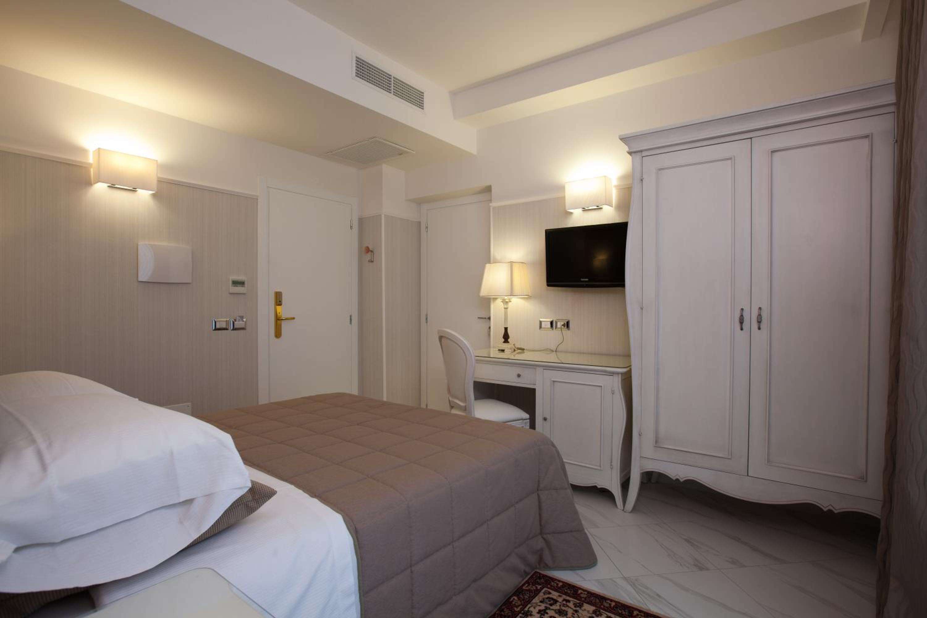 Triple Room with Spa Access photo 1