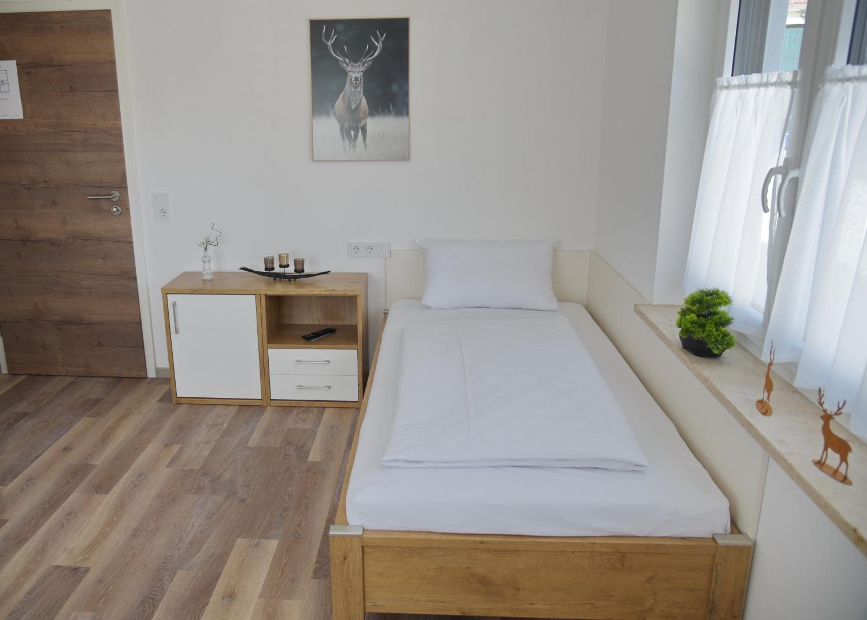 Single Room with Bathroom photo 3