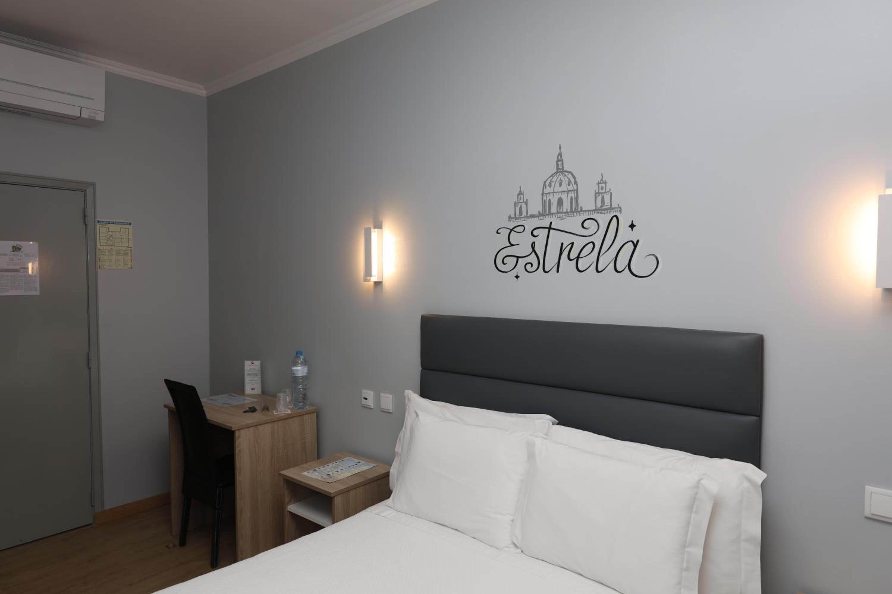 Double Room with Shared Bathroom photo 2