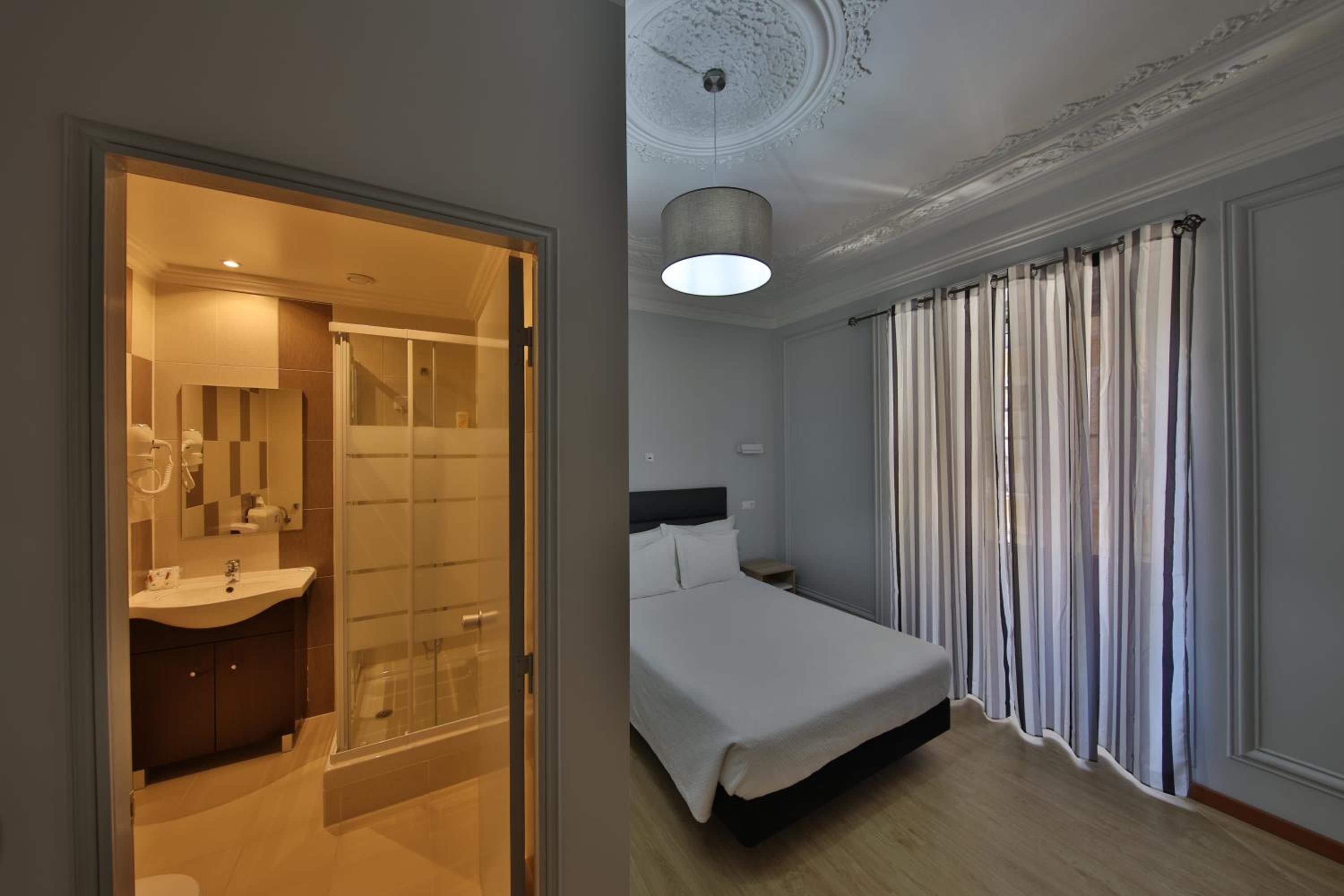 Deluxe Double Room photo 2