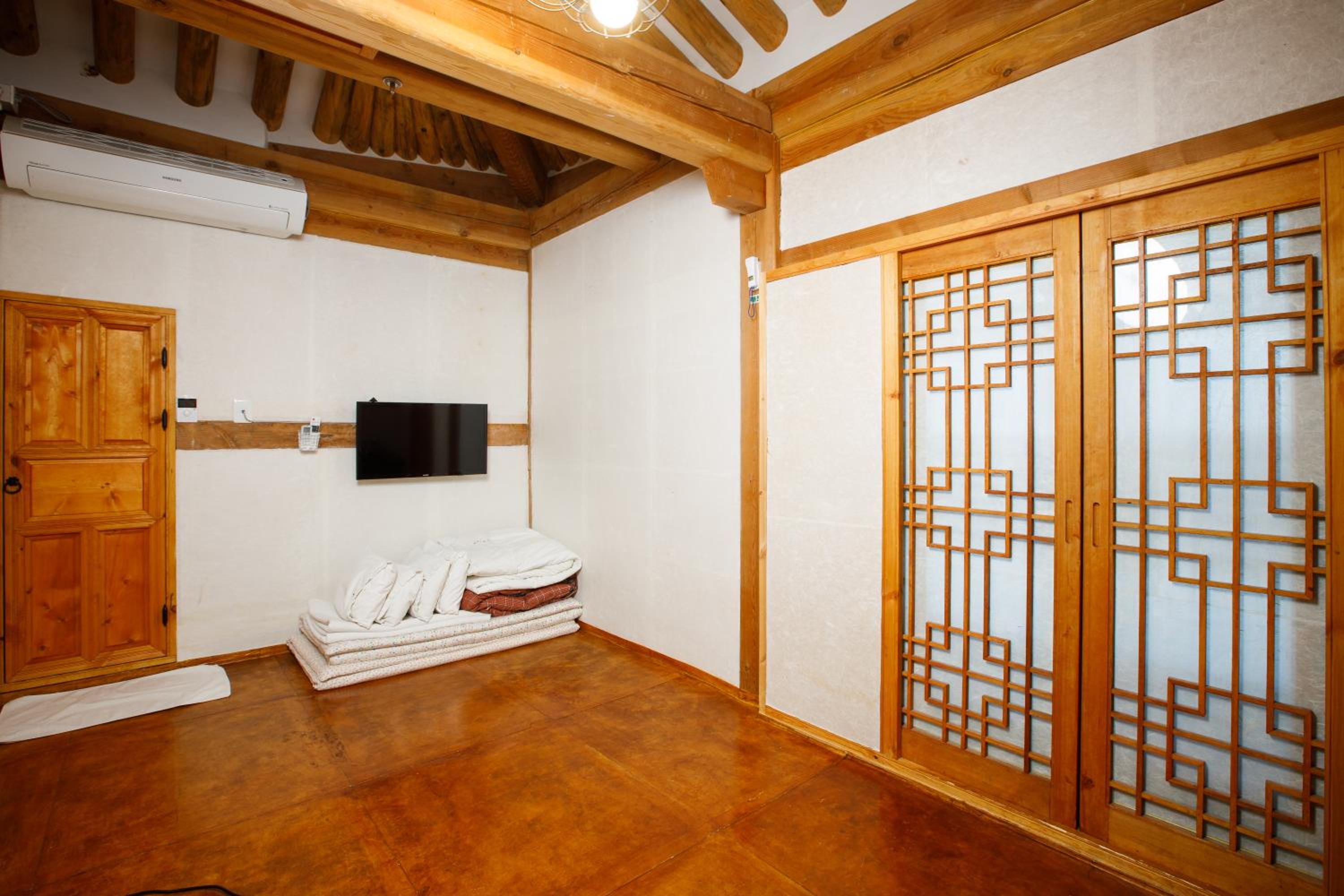 Korean-Style Deluxe Room photo 2