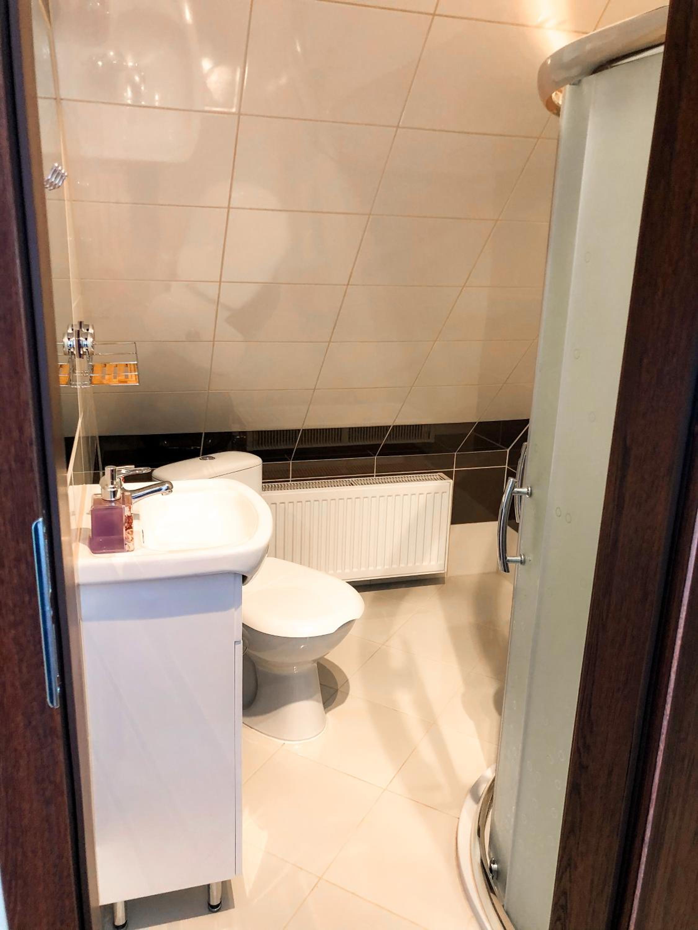Large Double Room - Photo 4