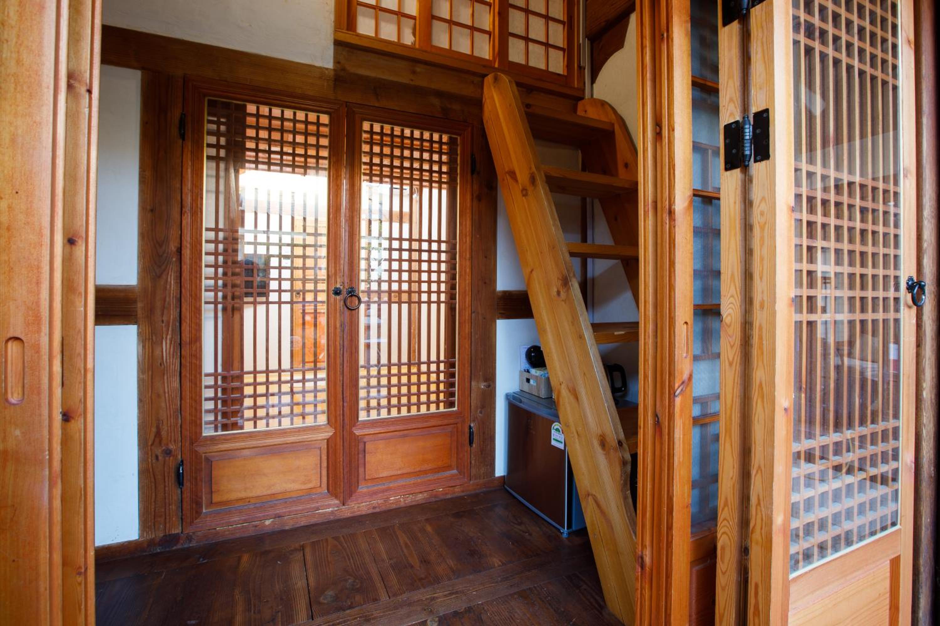 Korean-Style Duplex Studio photo 1