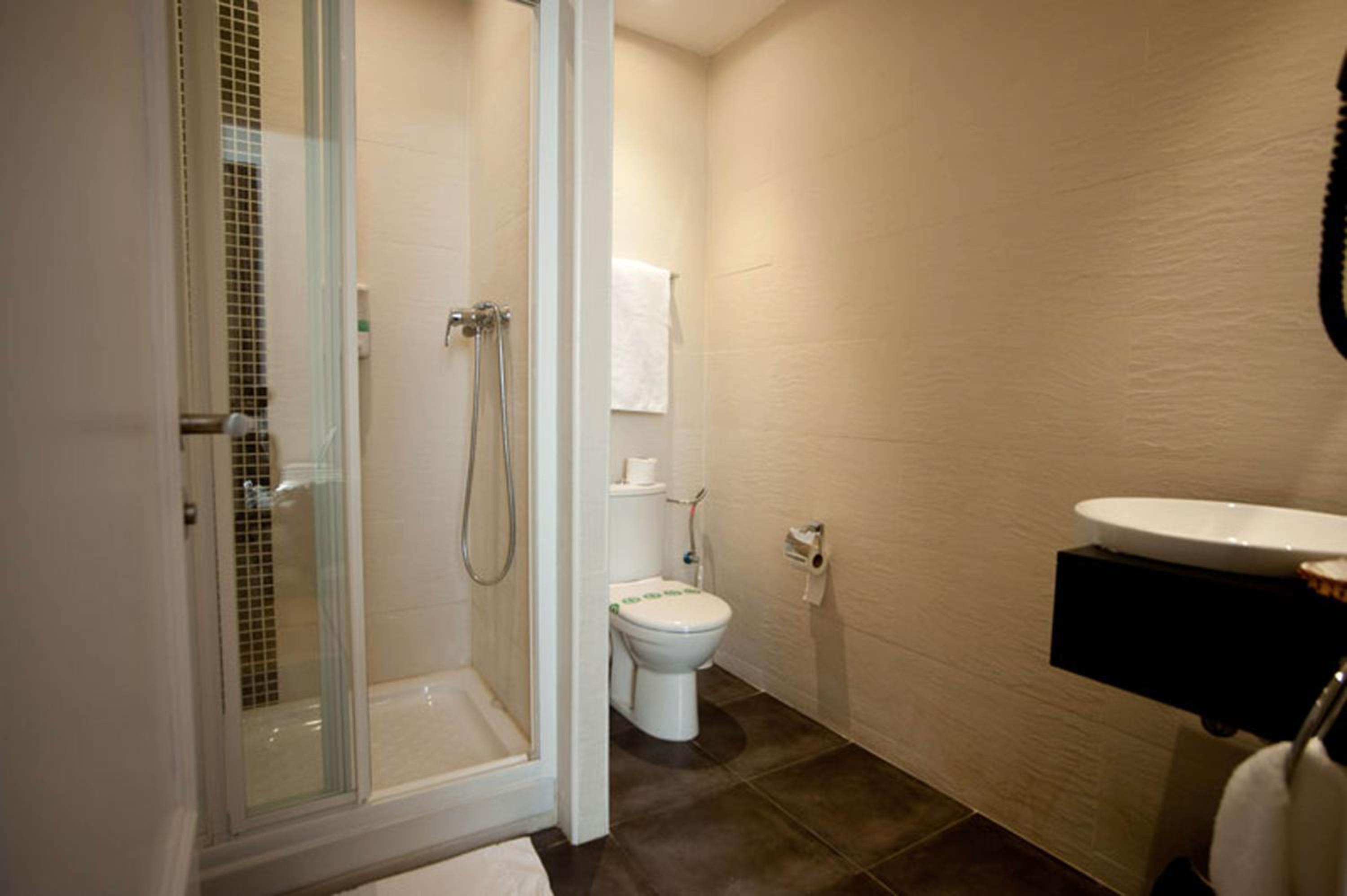 Double or Twin Room with Extra Bed photo 2