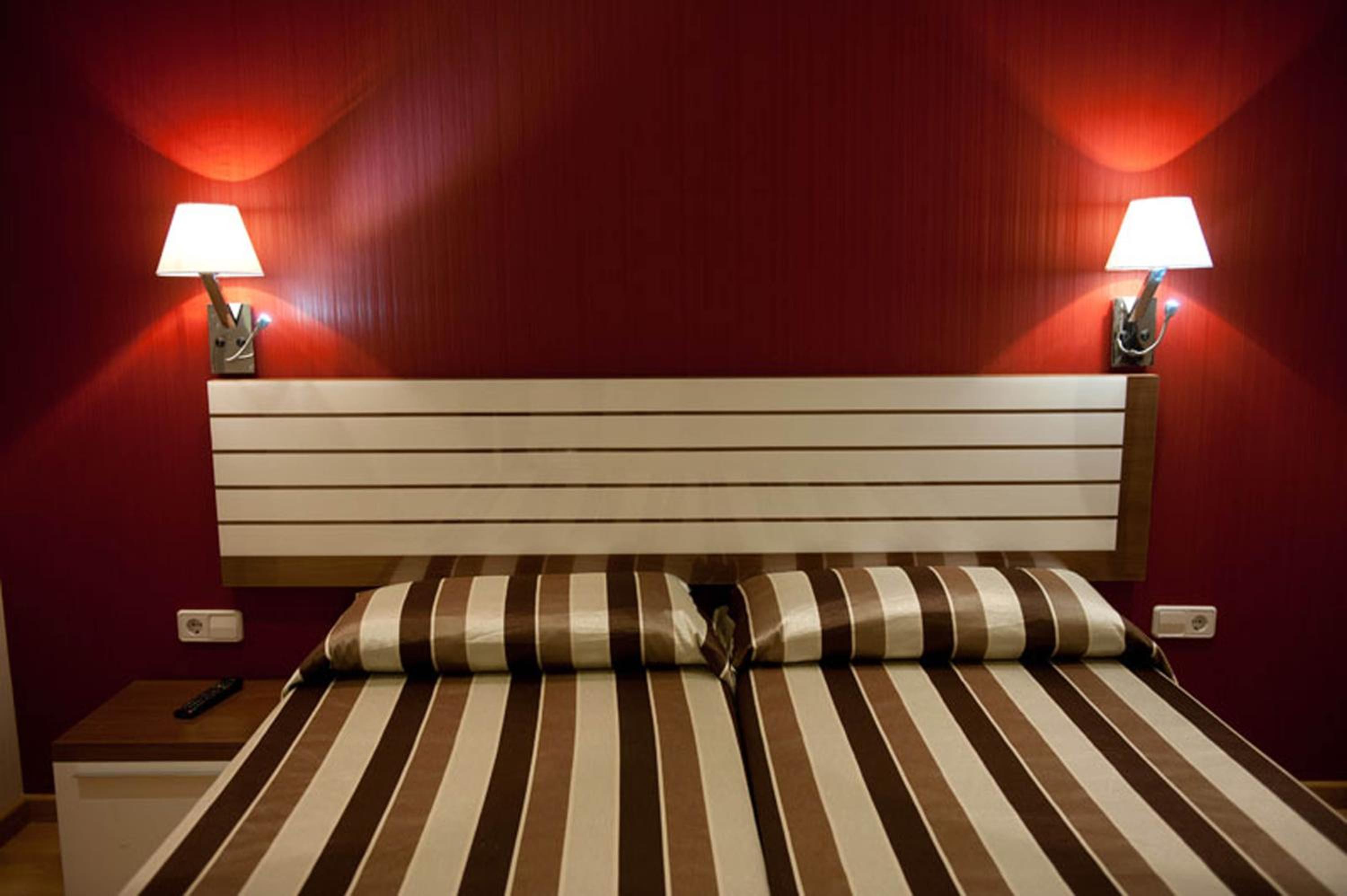 Double Room with Shared Bathroom and Extra Bed photo 2