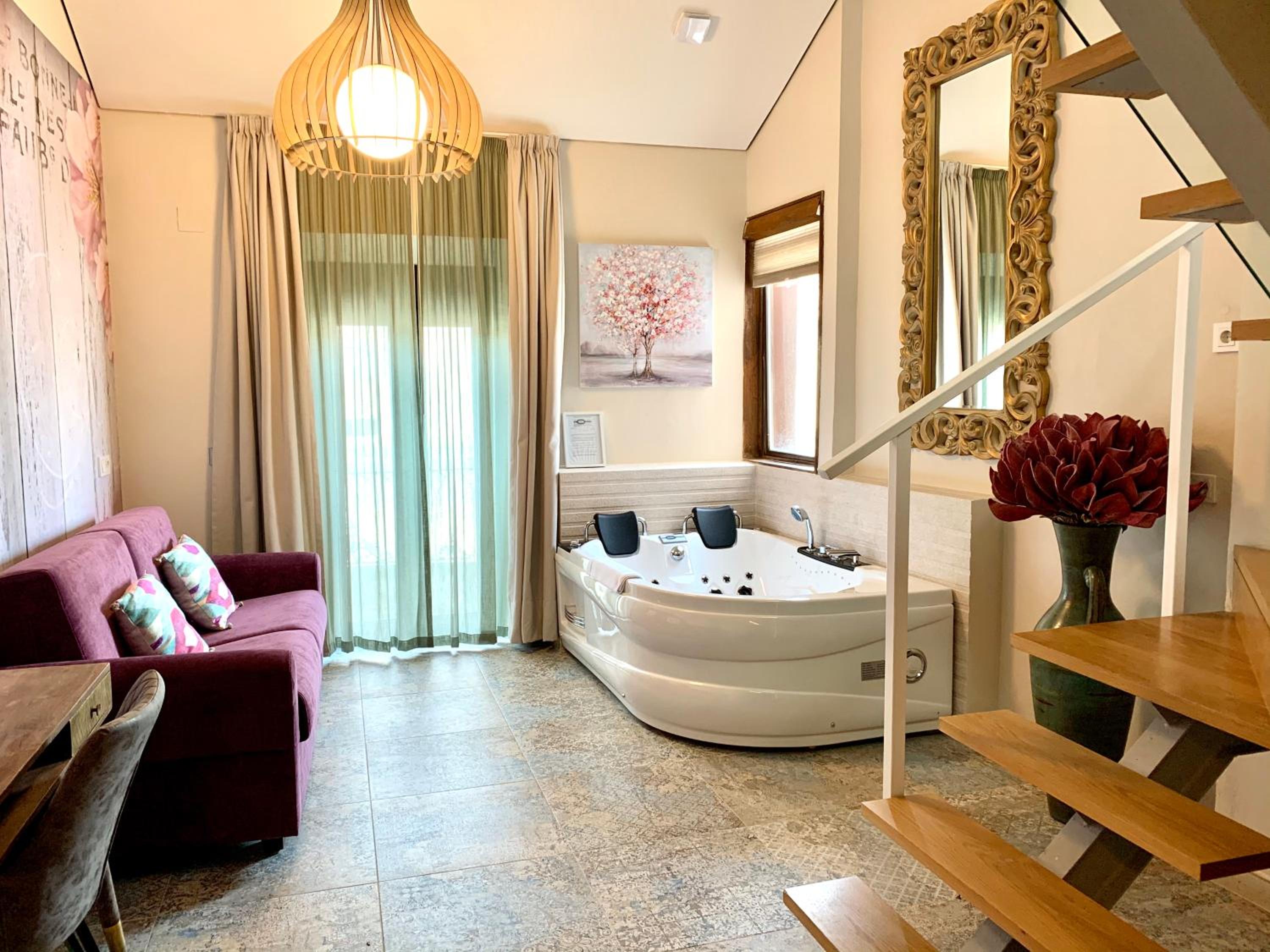Duplex Suite with Spa Bath photo 2