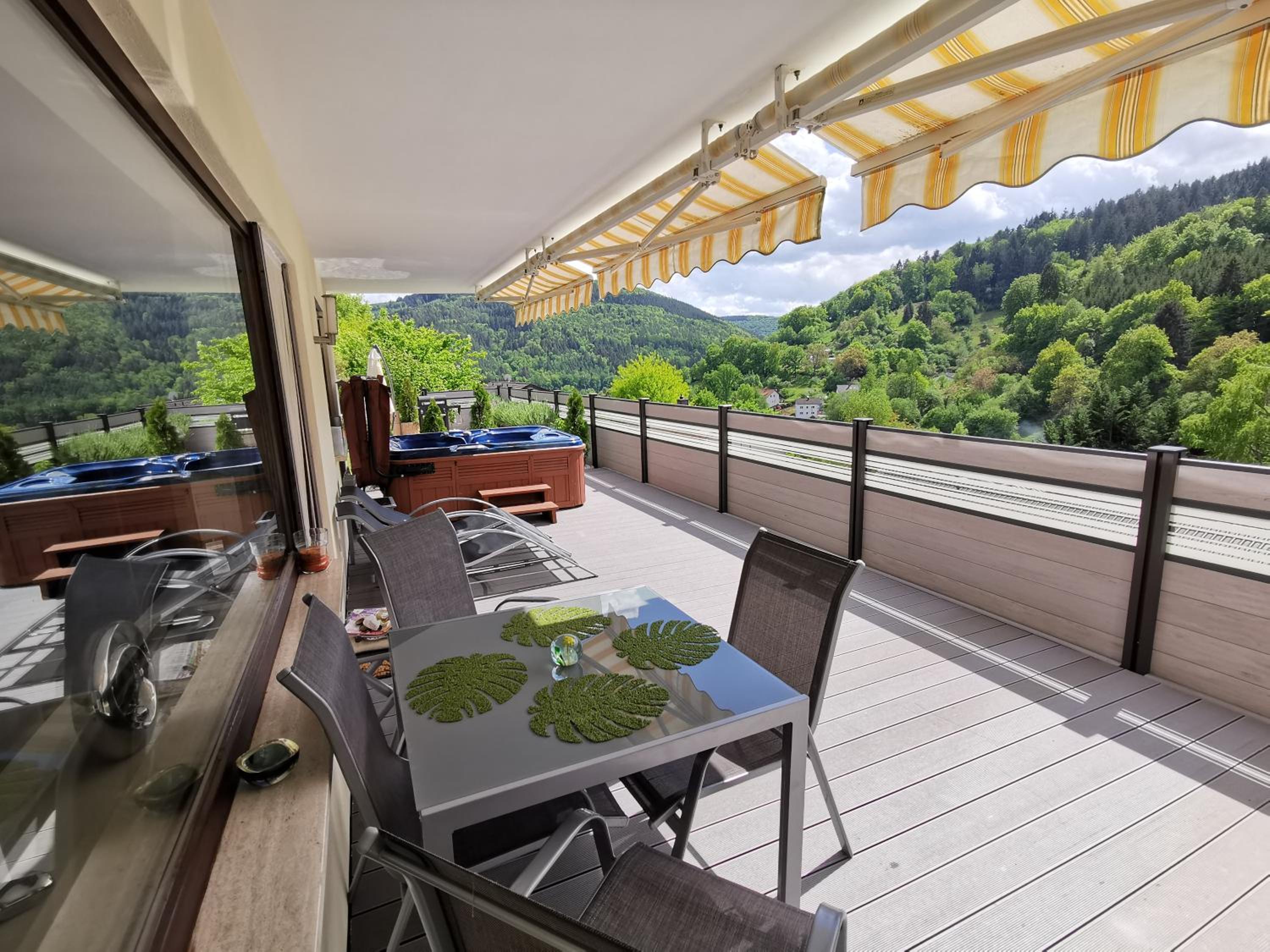 Apartment with Mountain View photo 3