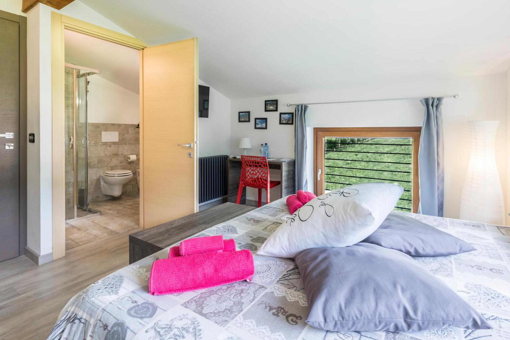 Double or Twin Room with View - Photo 4