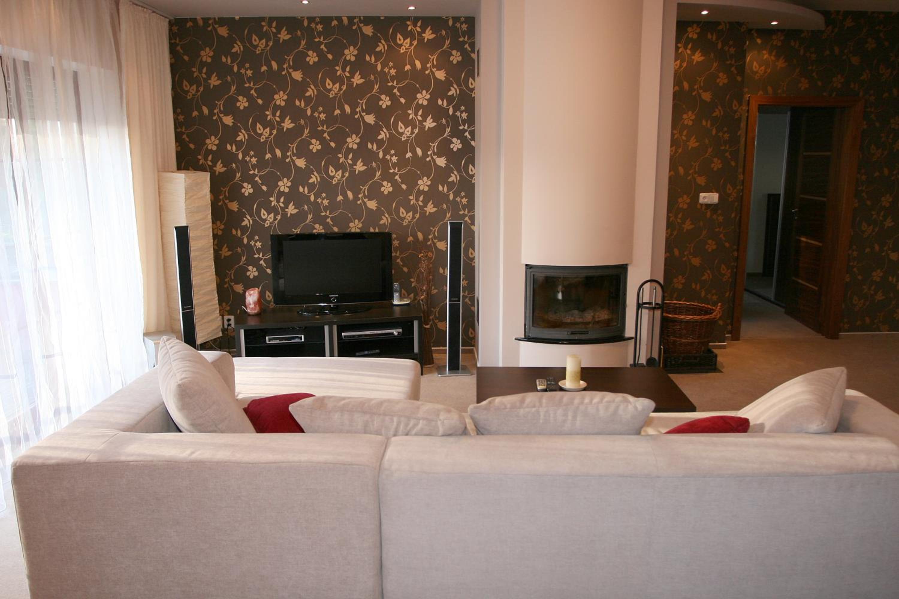 Apartment - Photo 2