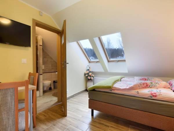 Double Room with Private Bathroom photo 2