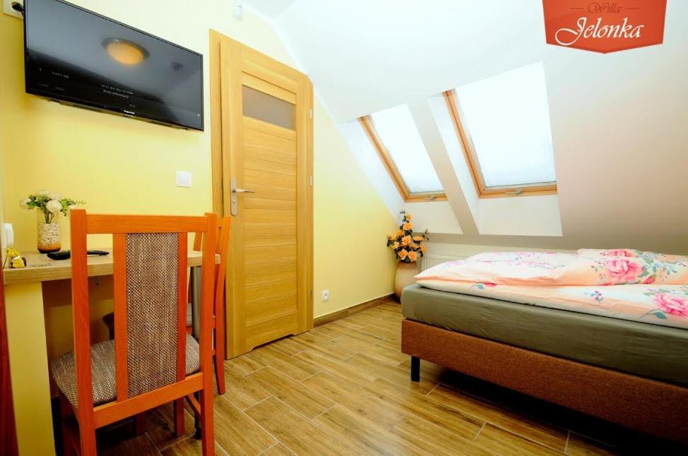 Single Room with Bathroom photo 3