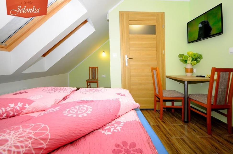 Single Room with Bathroom photo 2