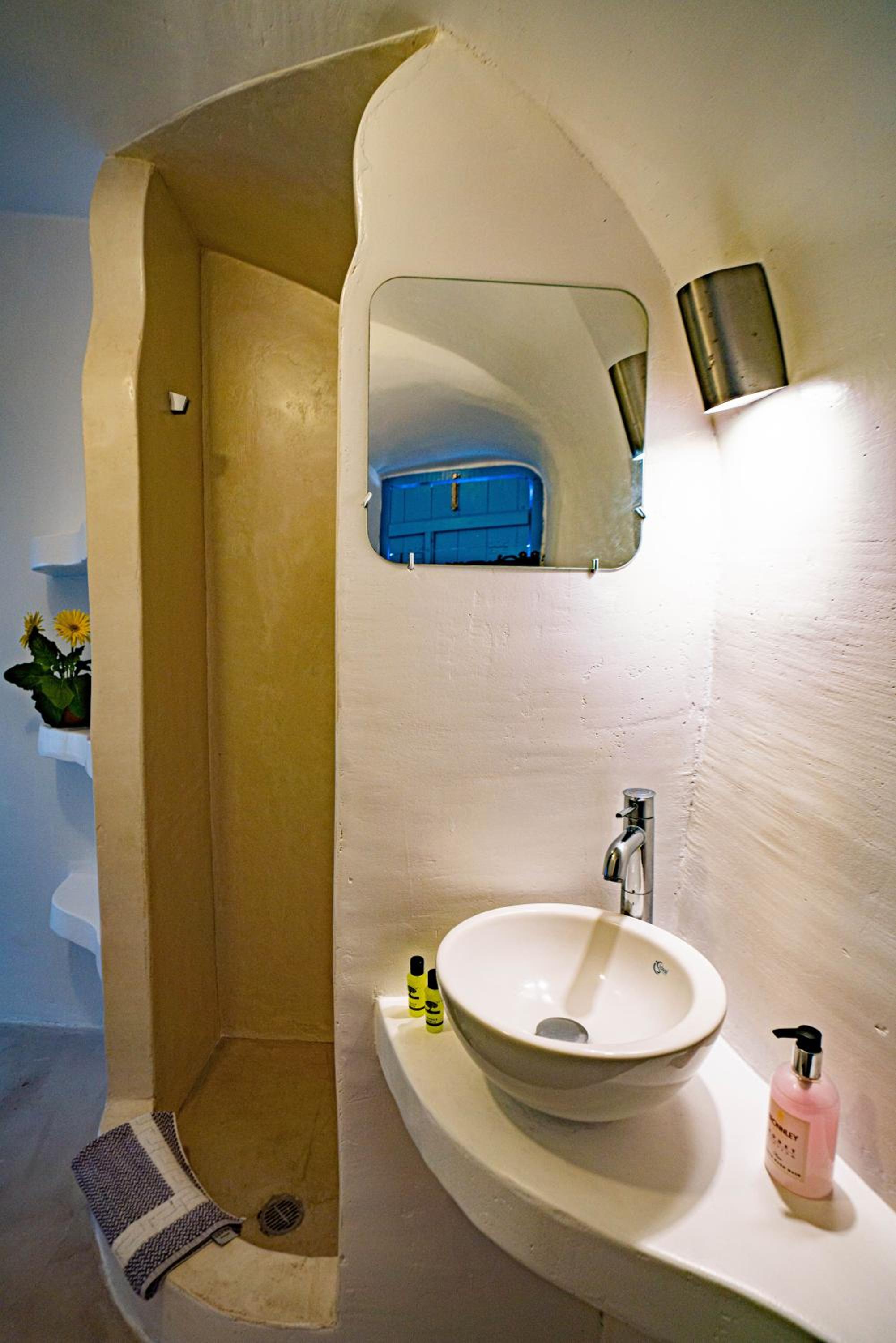 Three-Bedroom Apartment - Photo 23