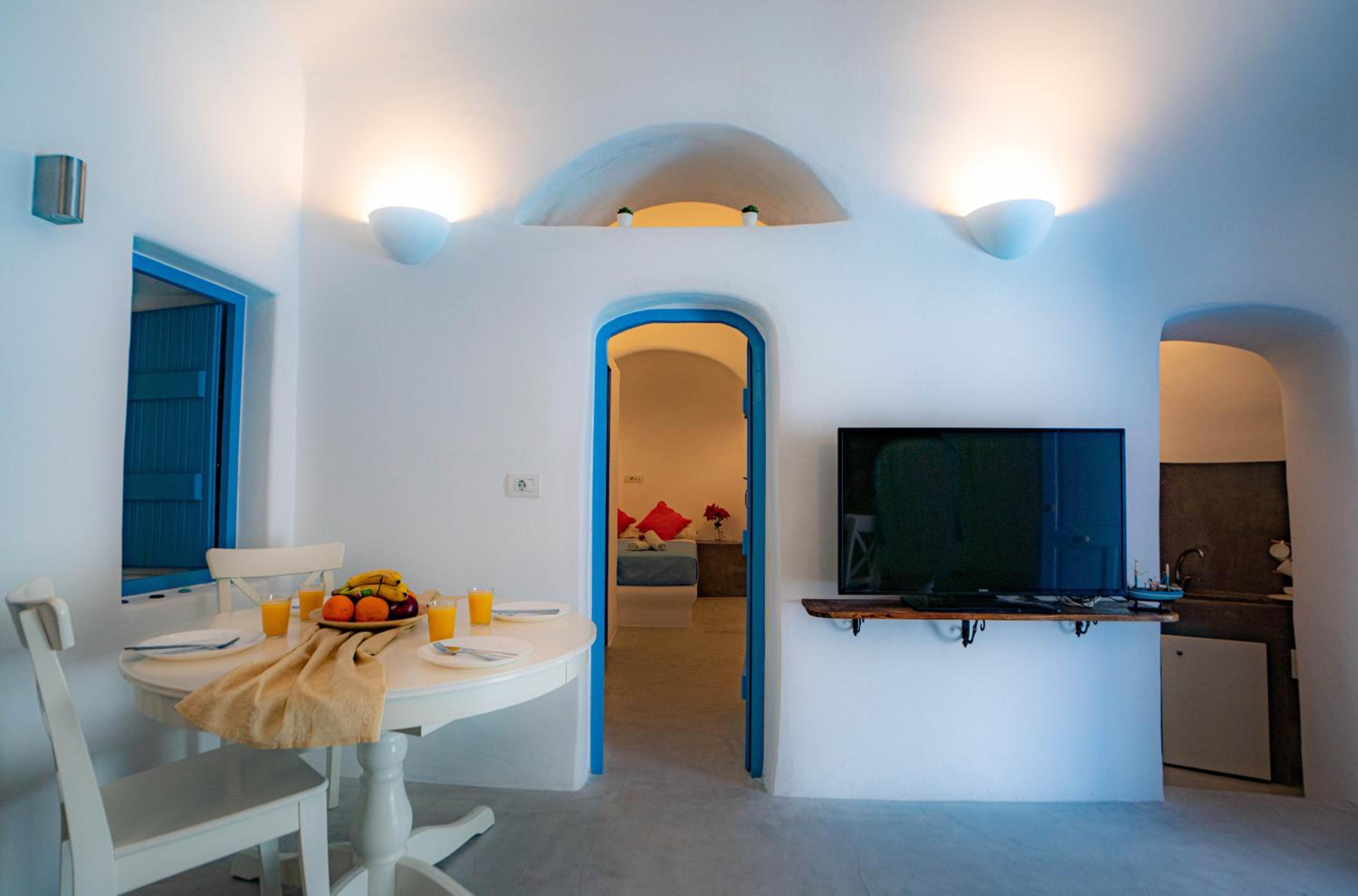 Three-Bedroom Apartment - Photo 11