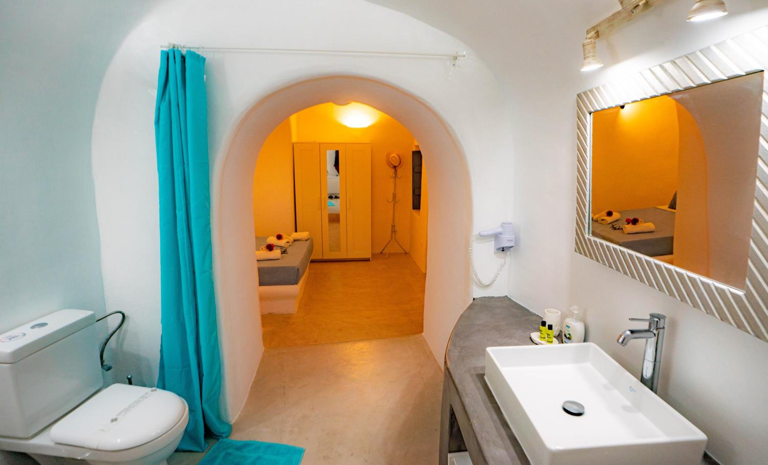 Three-Bedroom Apartment - Photo 9
