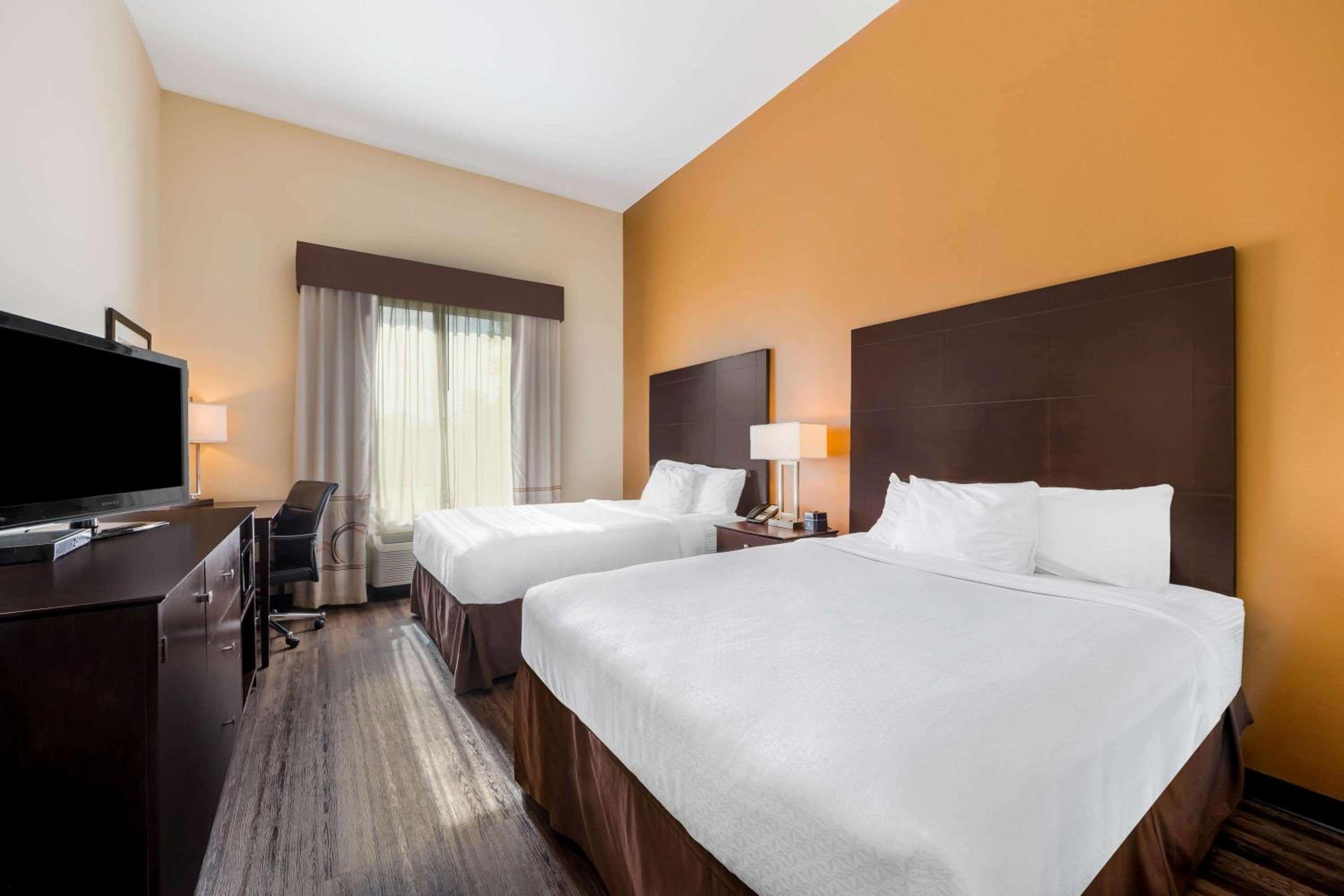 Deluxe Queen Room with Two Queen Beds - Photo 2