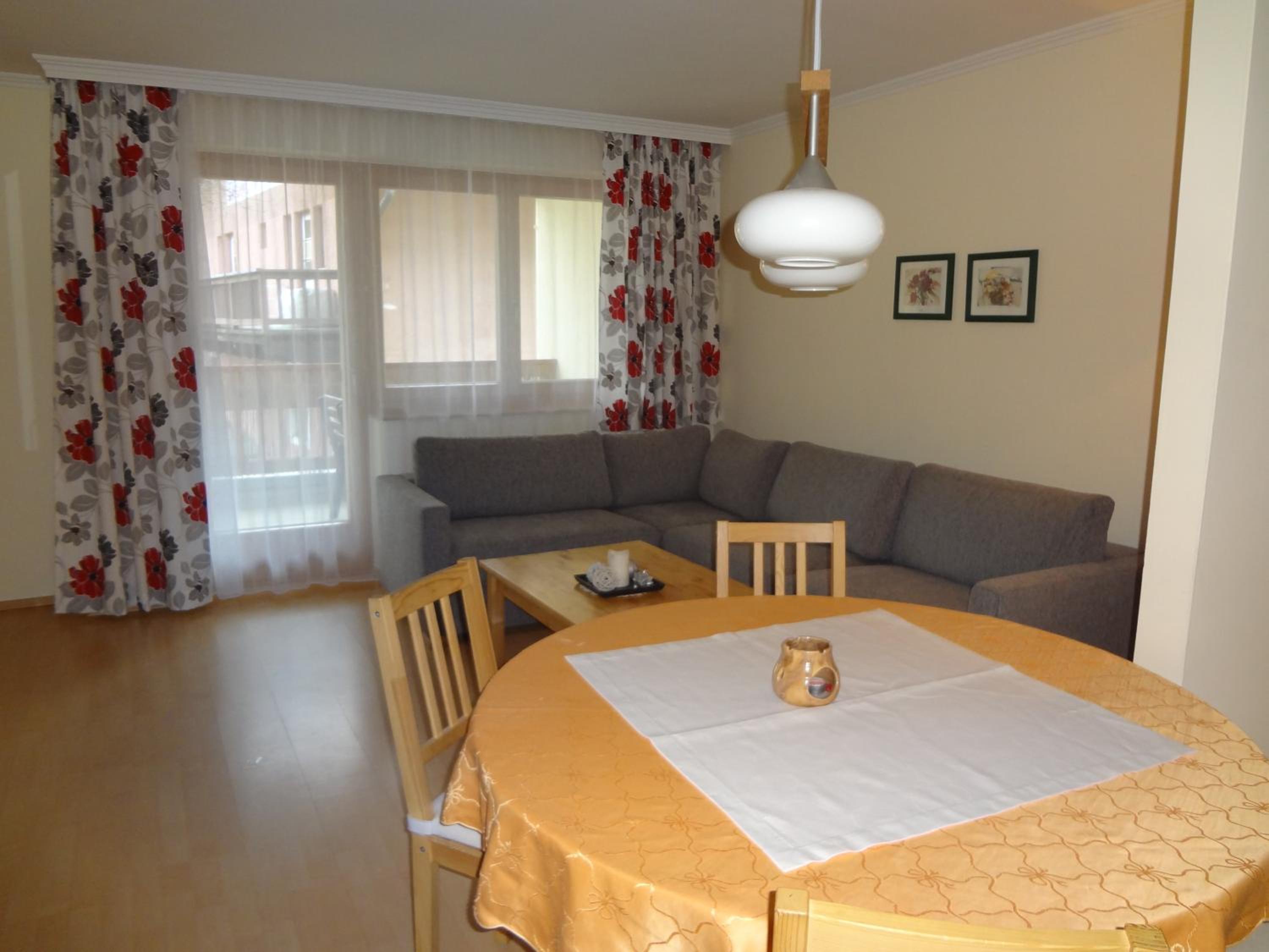 Comfort One-Bedroom Apartment (2 Adults + 2 Children)
