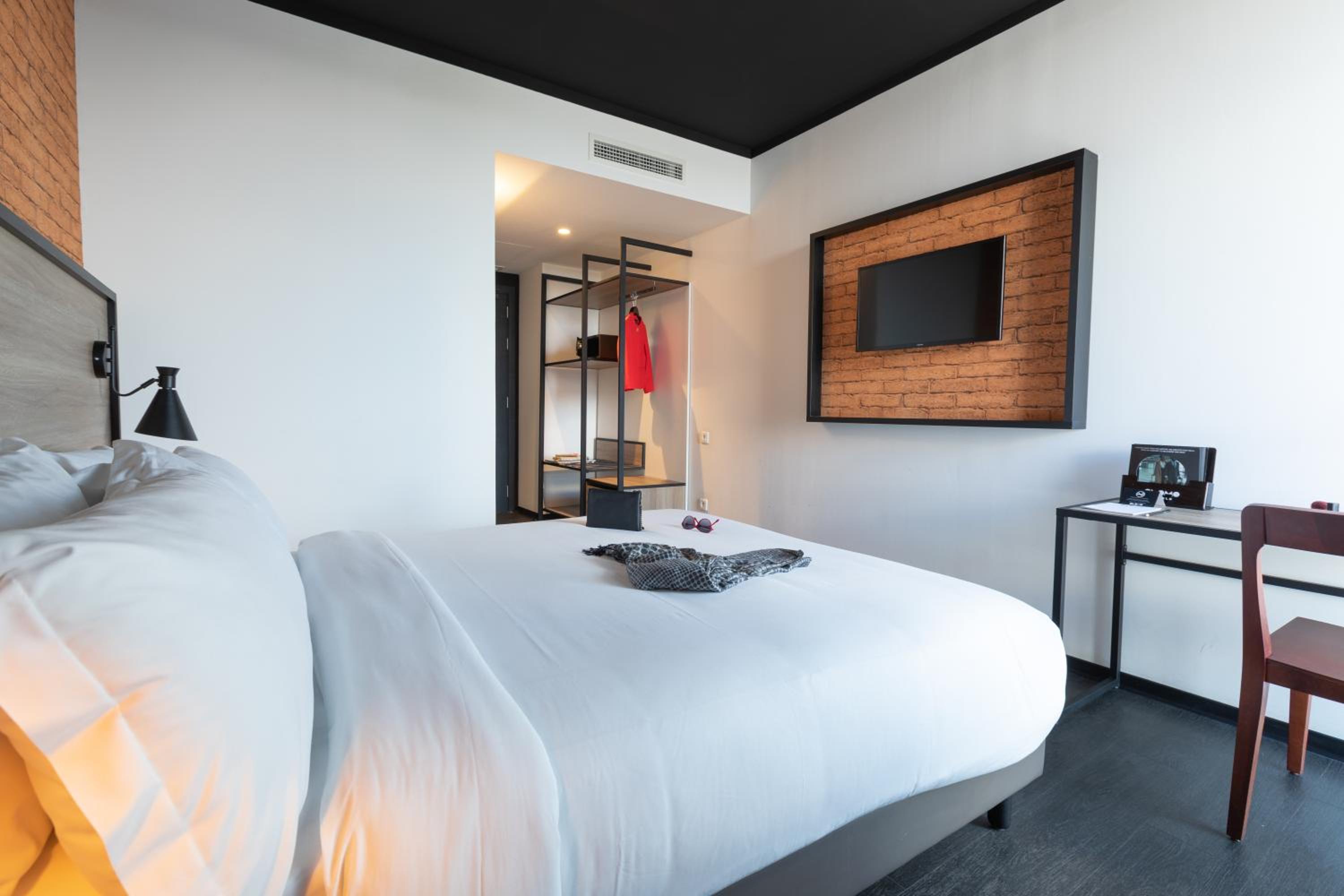 Standard Double Room - Photo 2