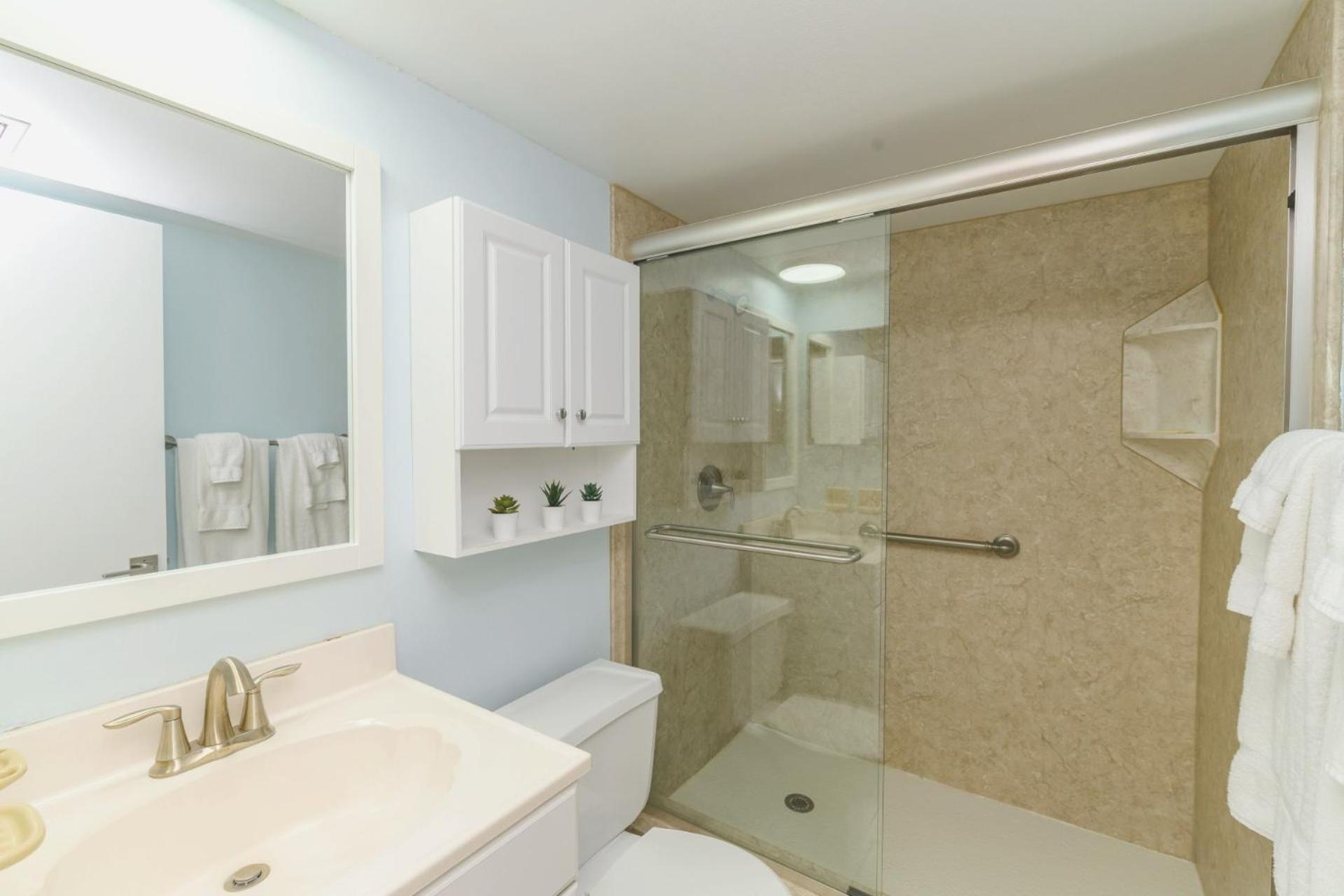 Deluxe Two-Bedroom Apartment - Oceanfront - Unit #220 photo 2