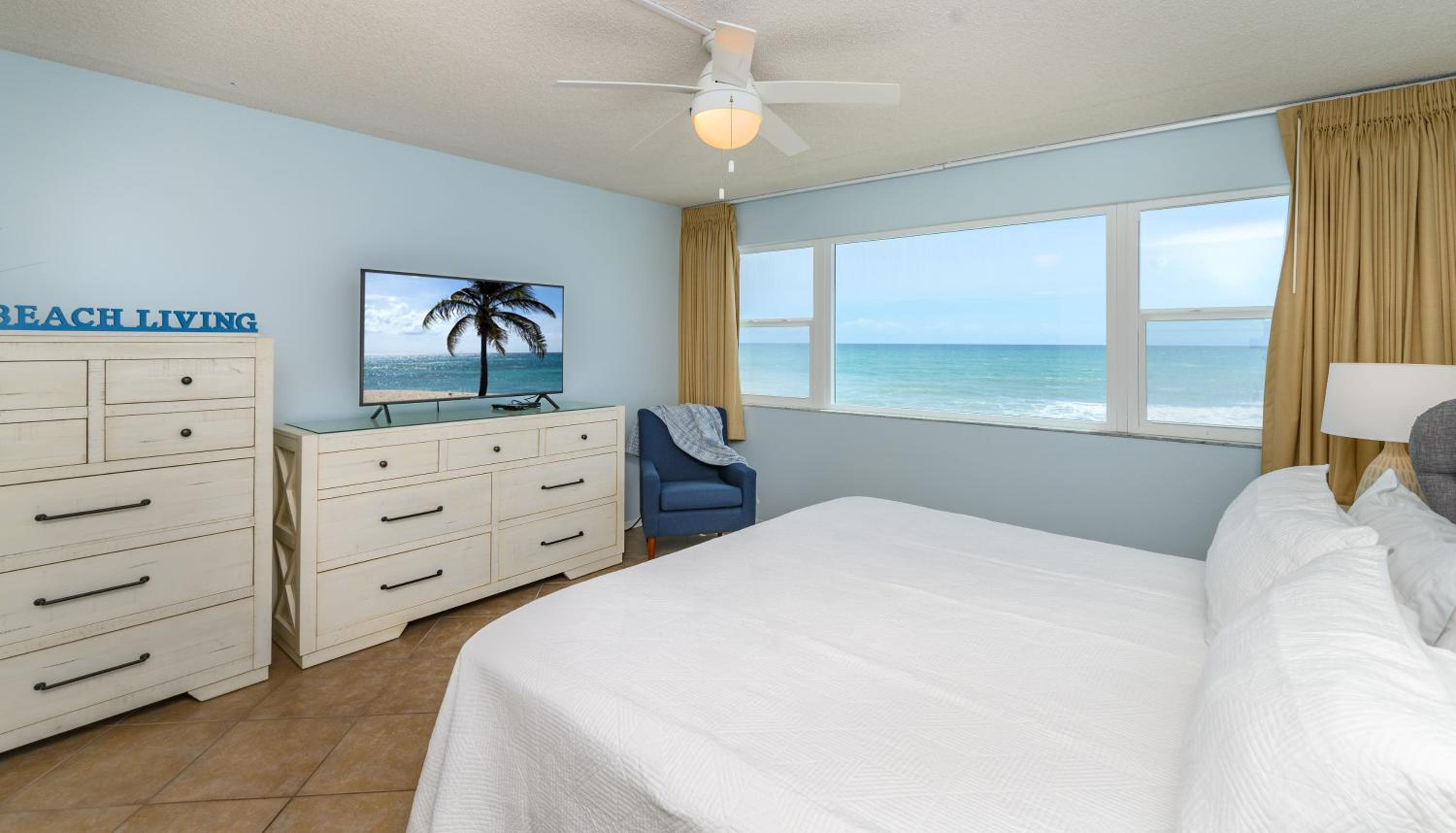 Deluxe Two-Bedroom Apartment - Oceanfront - Unit #220 photo 2