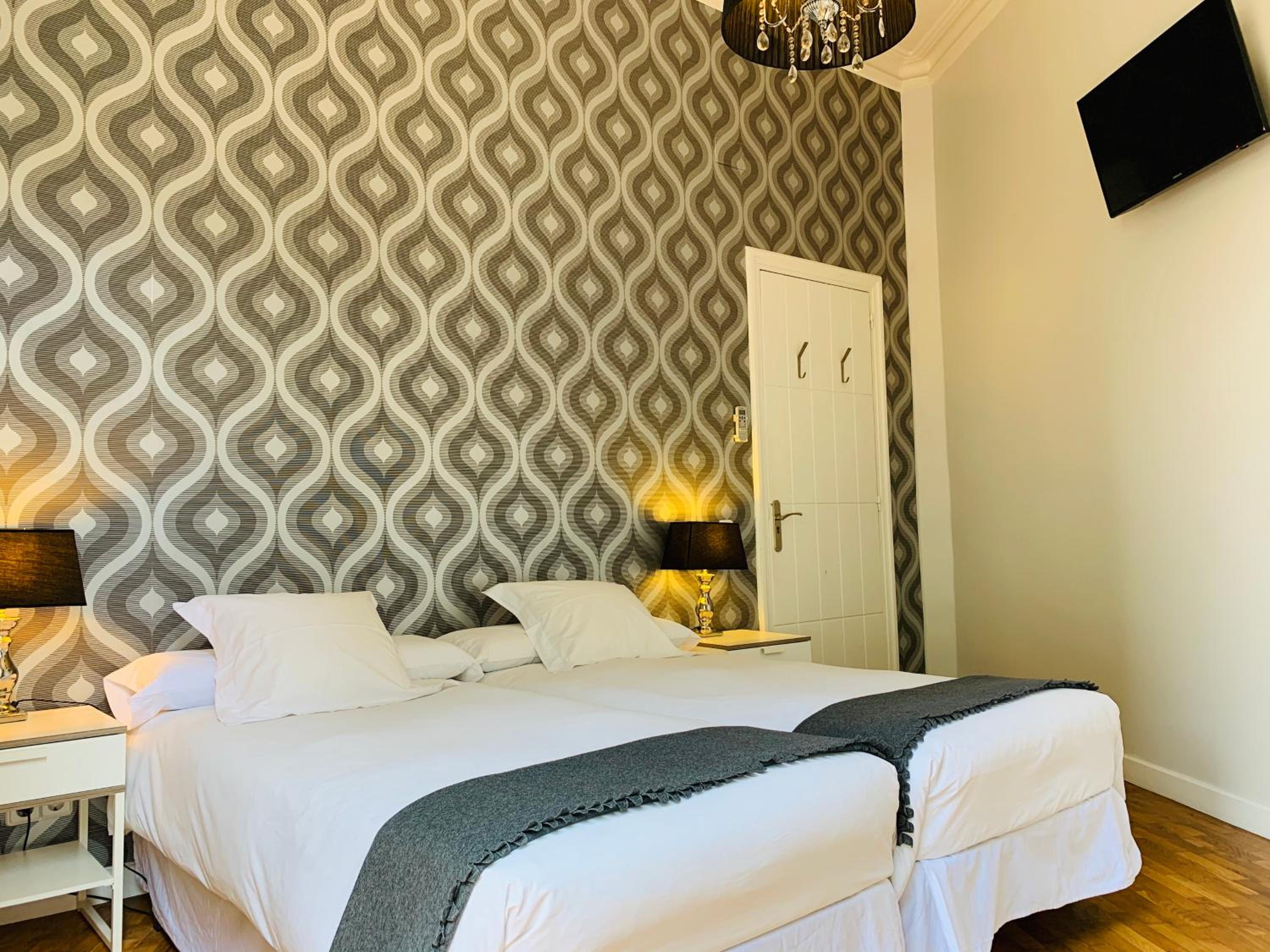 Twin Room with Private External Bathroom photo 2