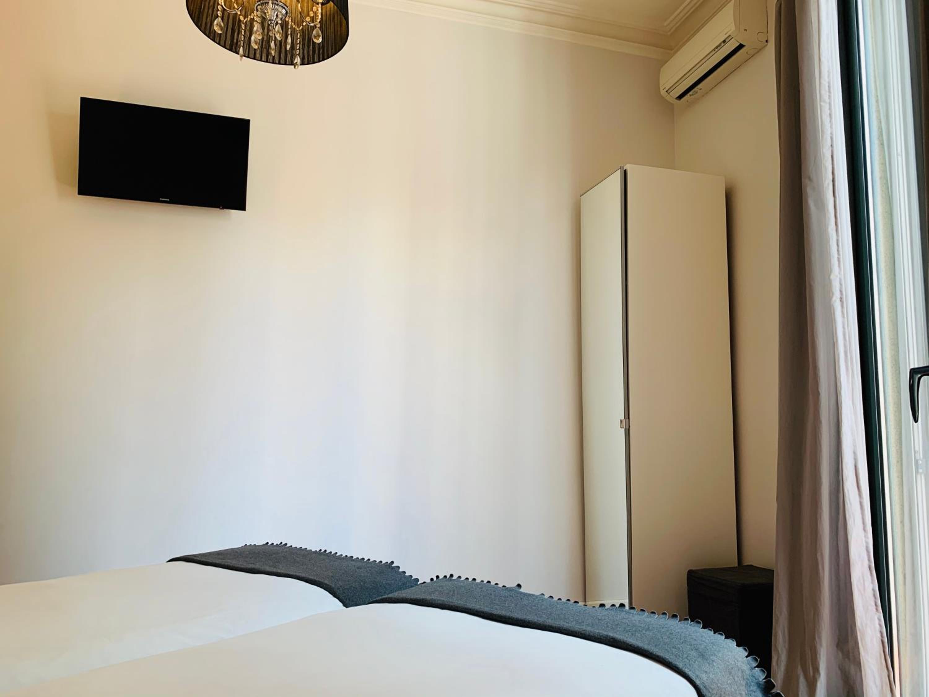 Twin Room with Private External Bathroom photo 3