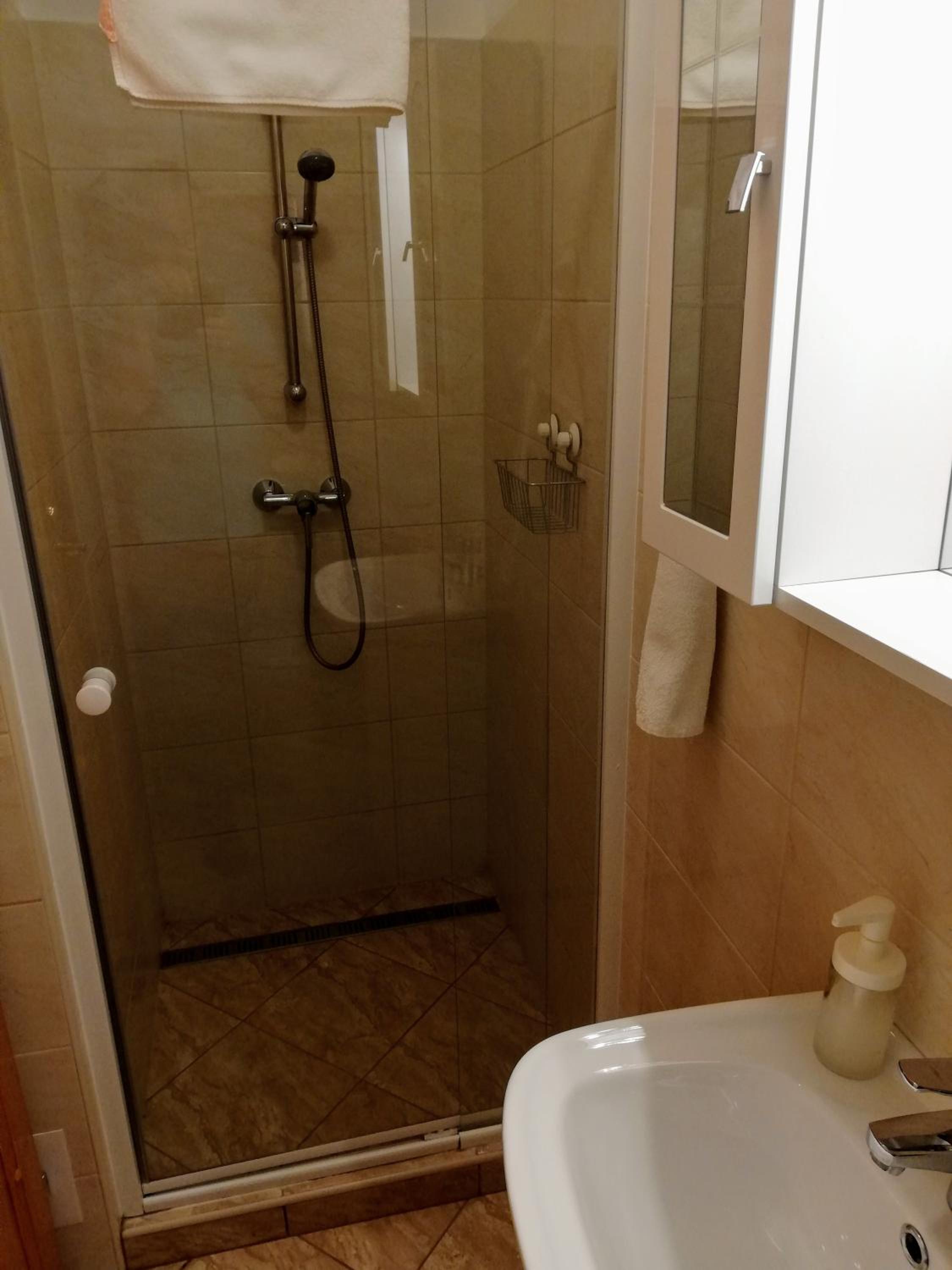 Double or Twin Room with Shower - Photo 8