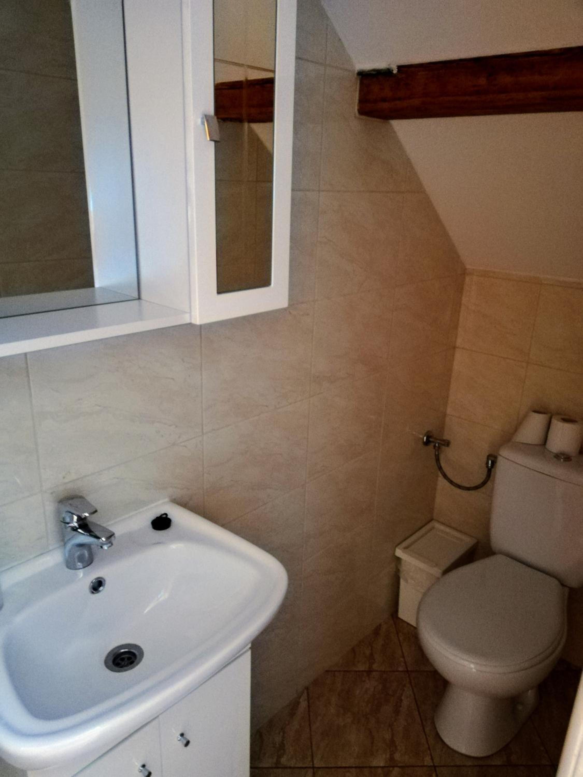 Double or Twin Room with Shower - Photo 3