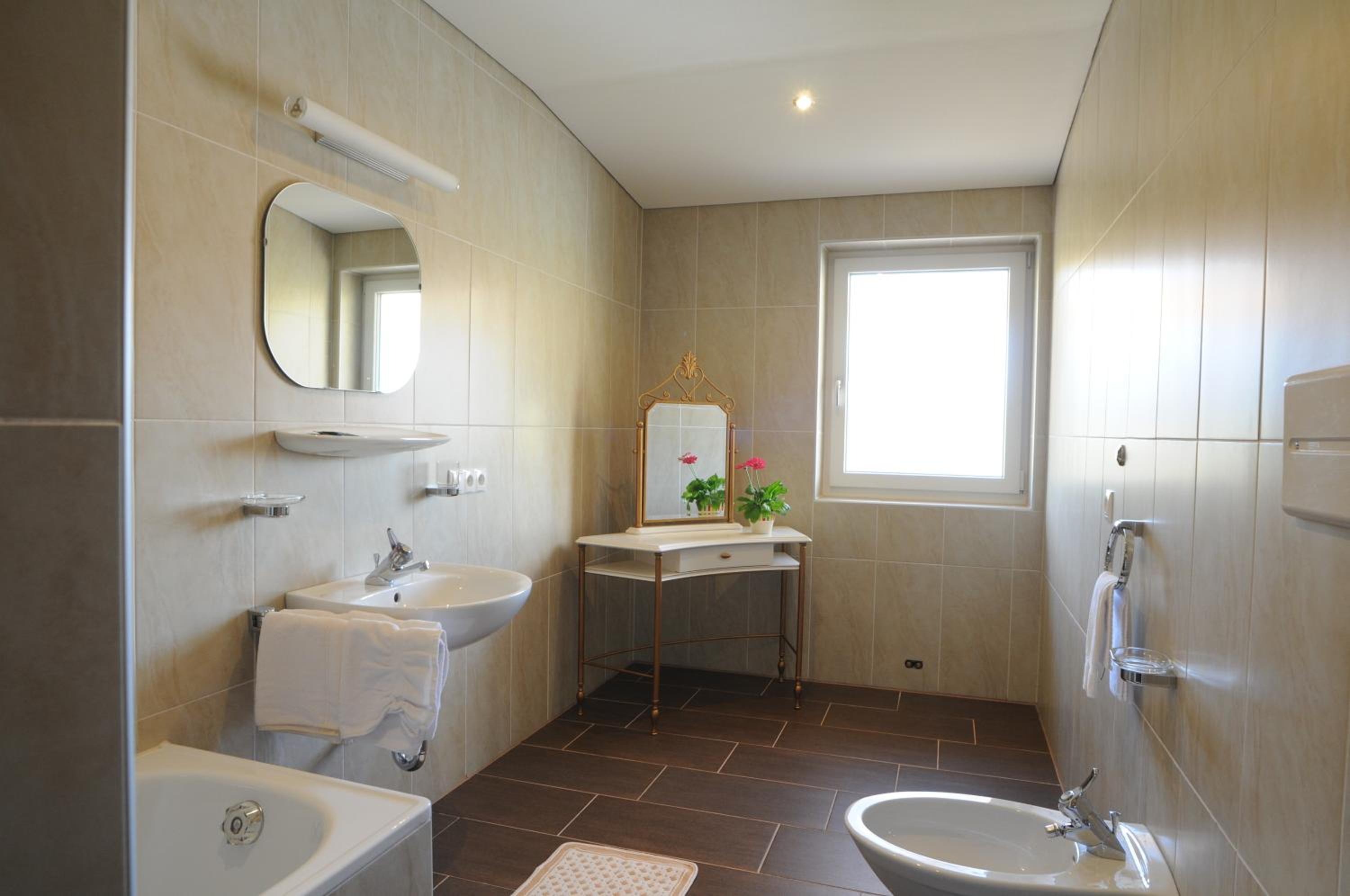 Quadruple Room with Balcony photo 3