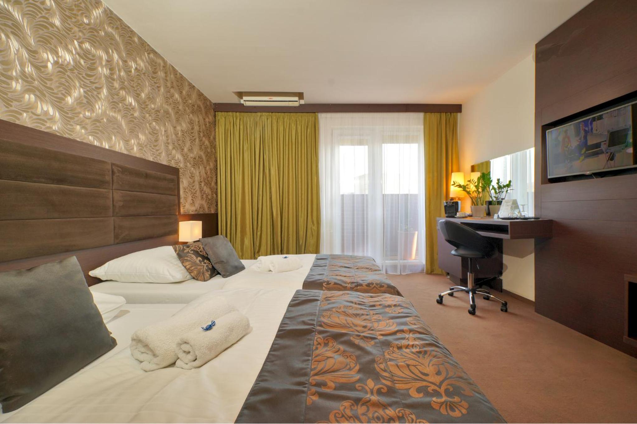 Business Room (2 Adults) - Photo 3