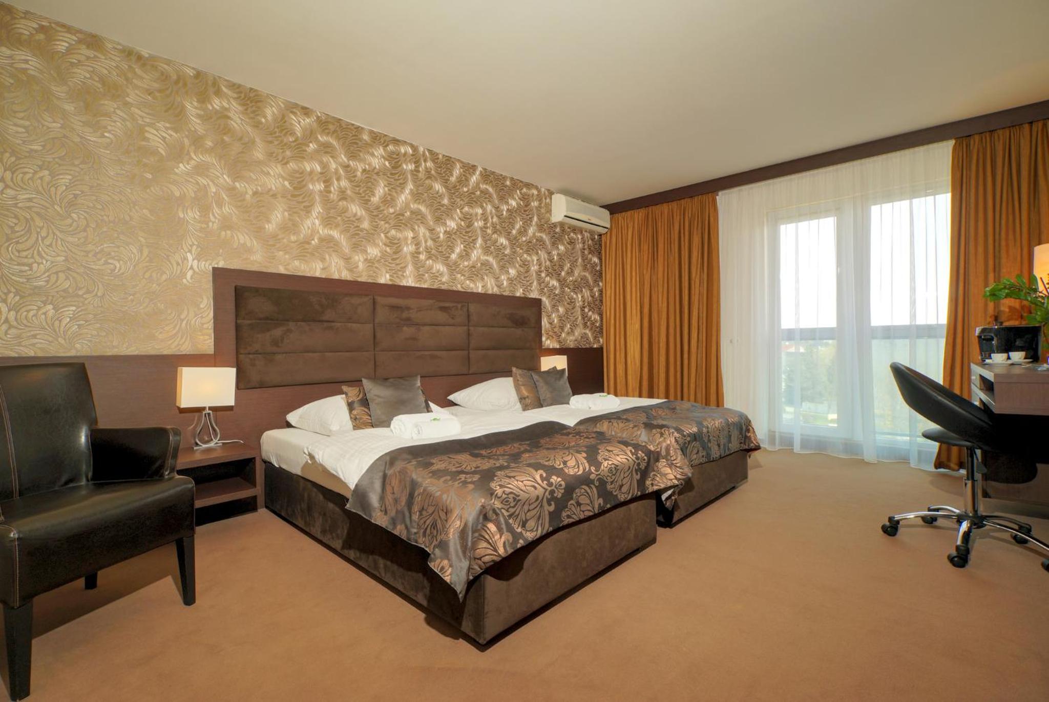 Business Room (2 Adults) - Photo 1