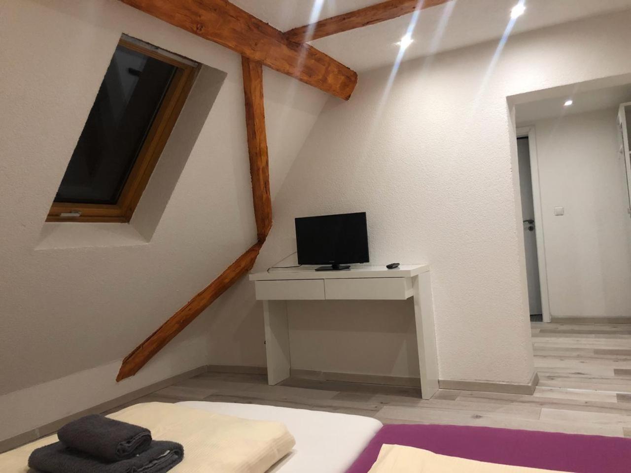 Triple Room with Bathroom - Photo 7