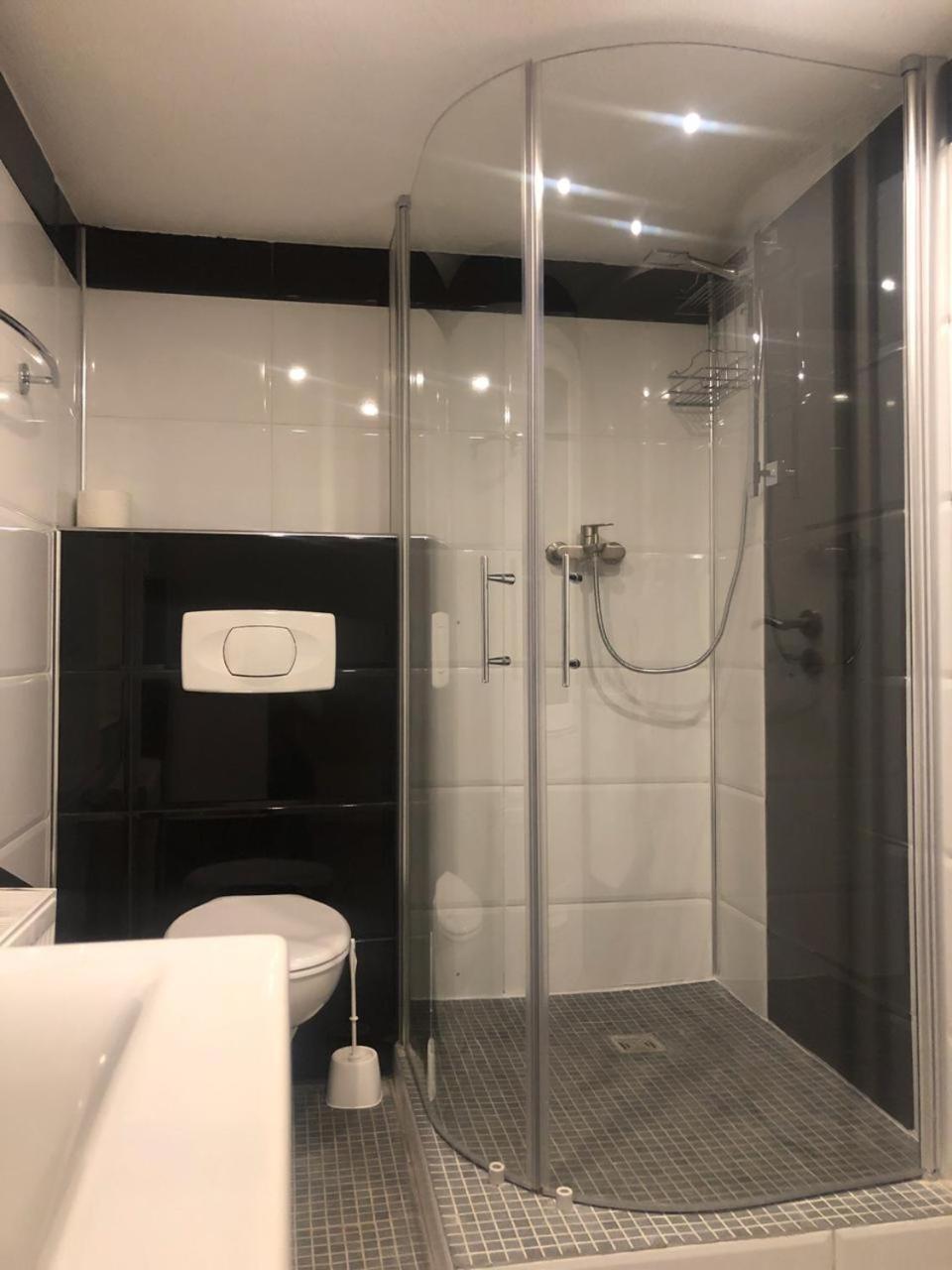 Triple Room with Bathroom - Photo 8