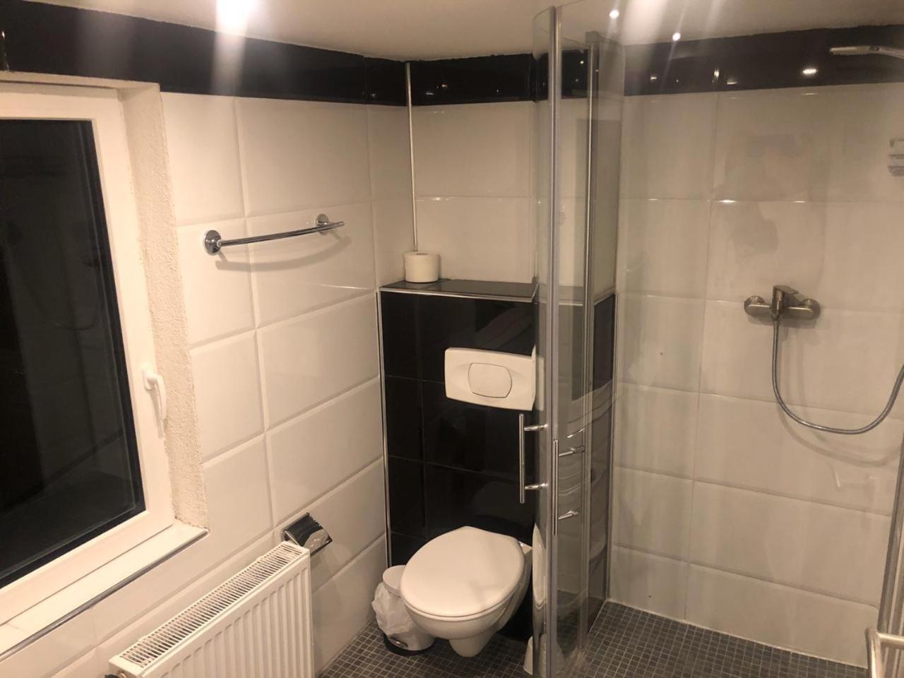 Triple Room with Bathroom - Photo 10