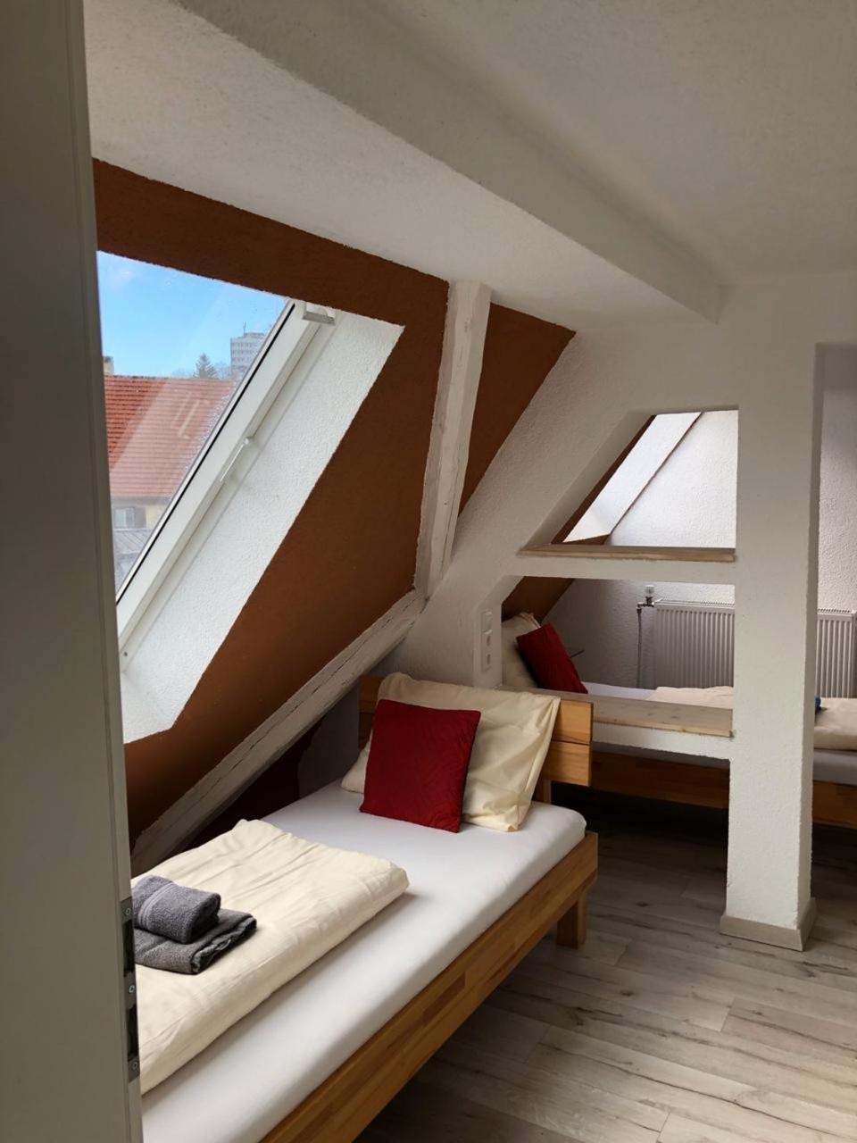 Double Room with Private Bathroom - Photo 2