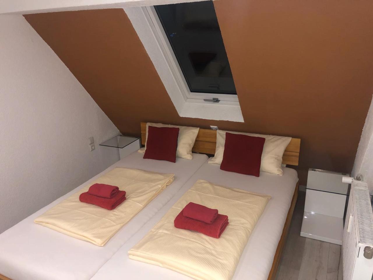 Triple Room with Bathroom - Photo 2