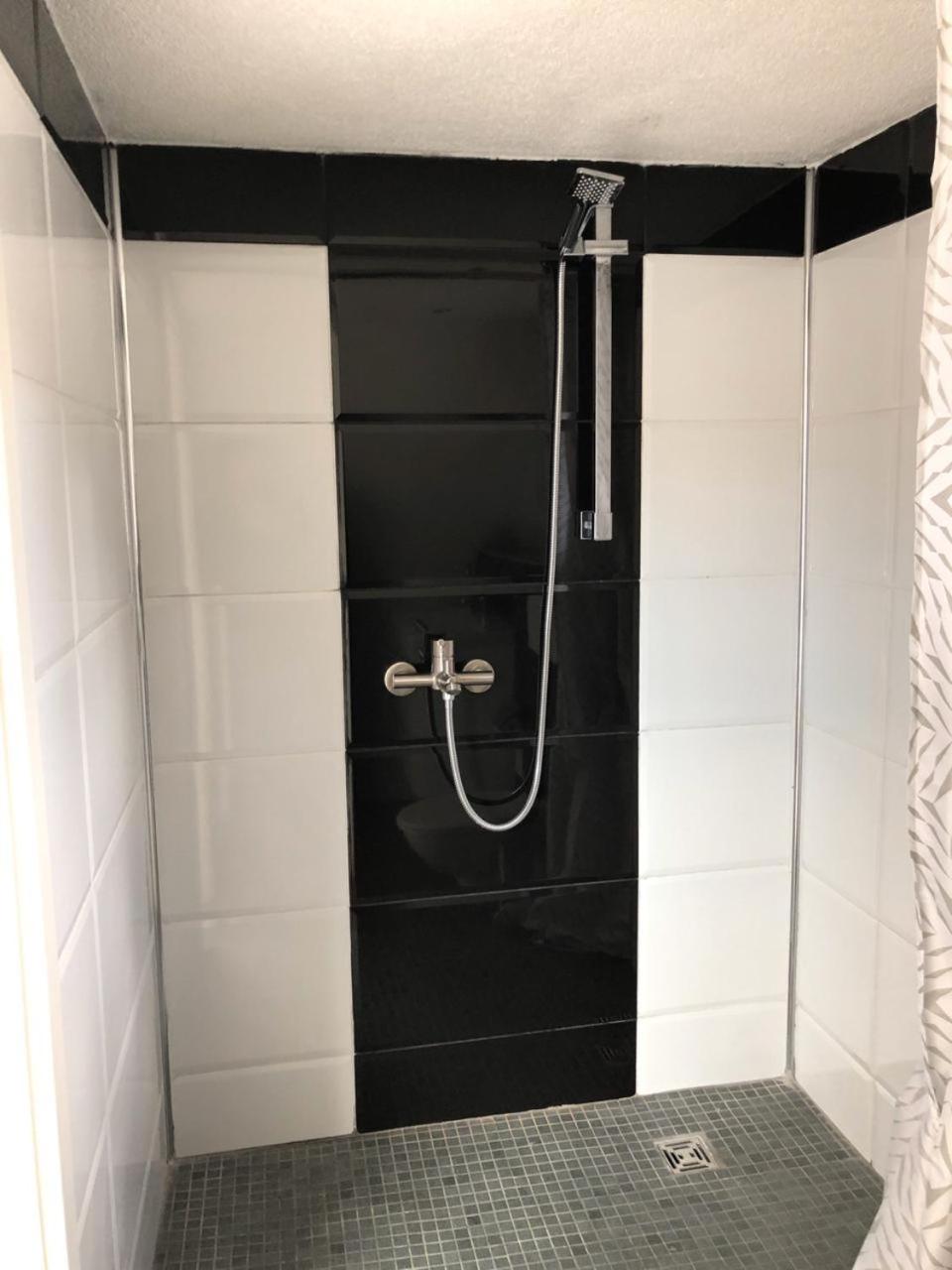 Triple Room with Bathroom - Photo 4
