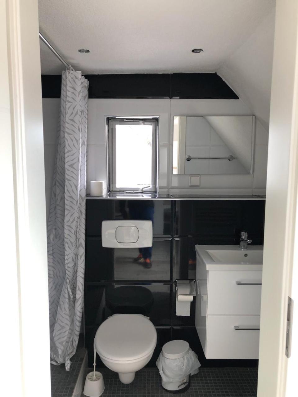 Double Room with Private Bathroom - Photo 9