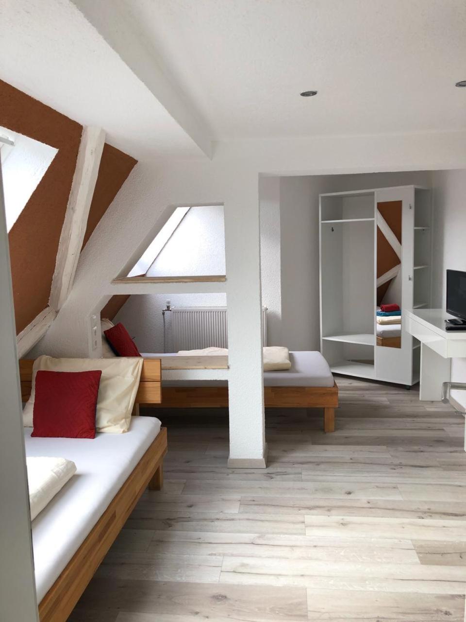 Double Room with Private Bathroom - Photo 7