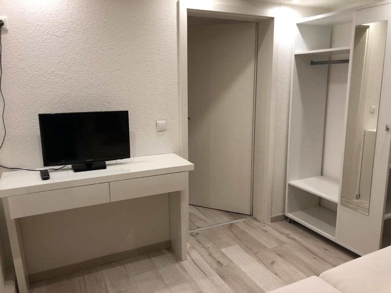 Family Room - Photo 4