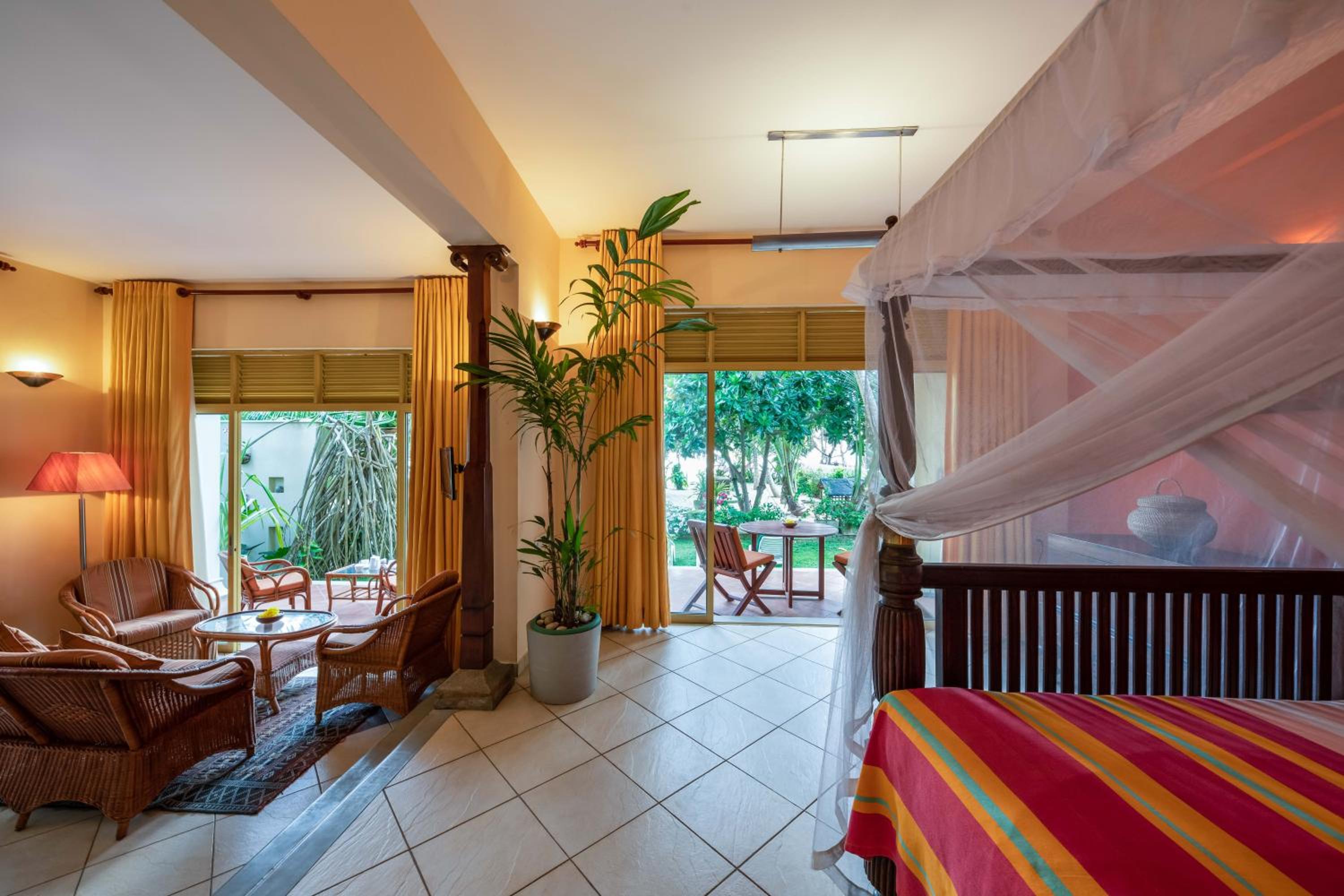Deluxe Suite with Sea View photo 2