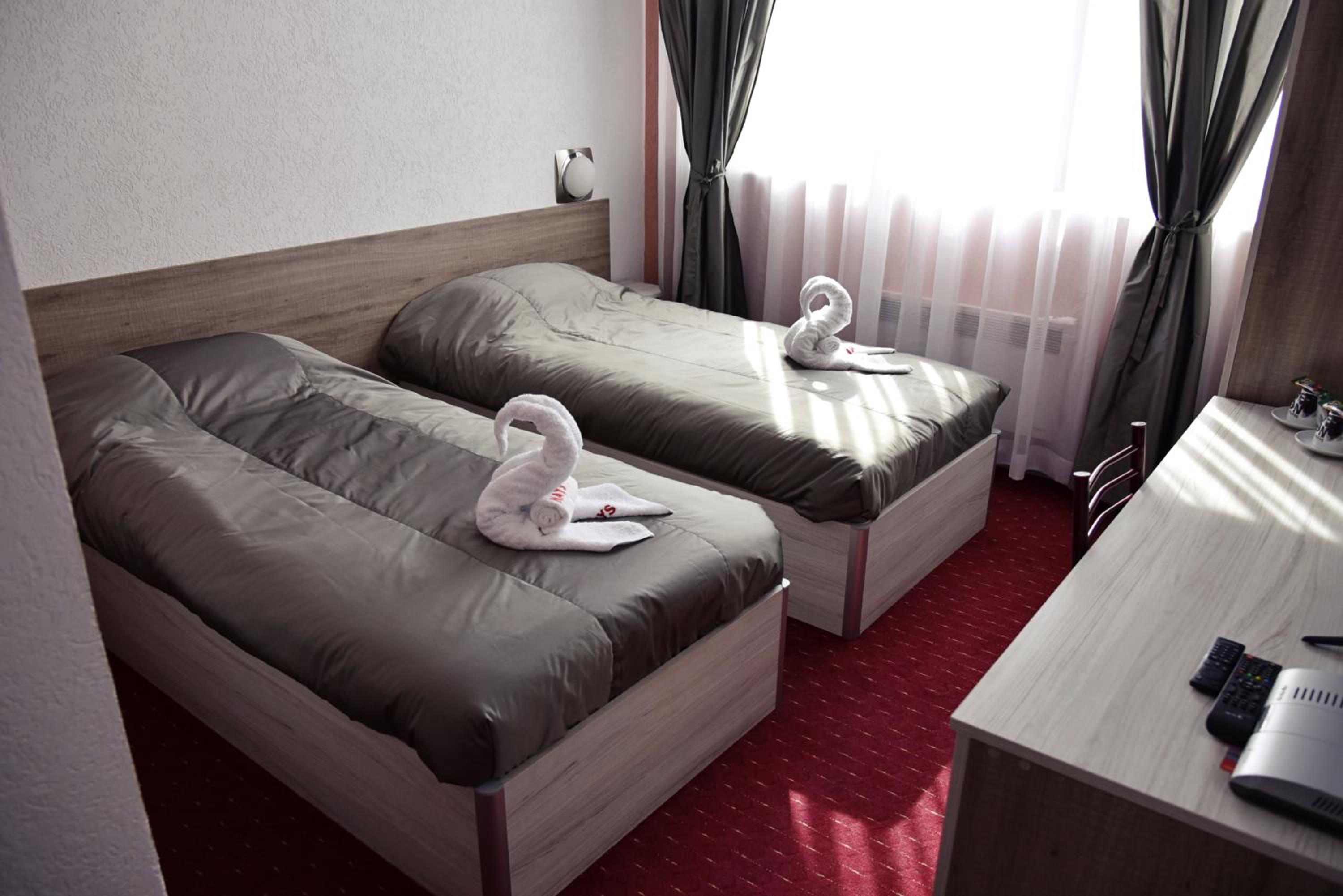 Twin Room - Photo 2