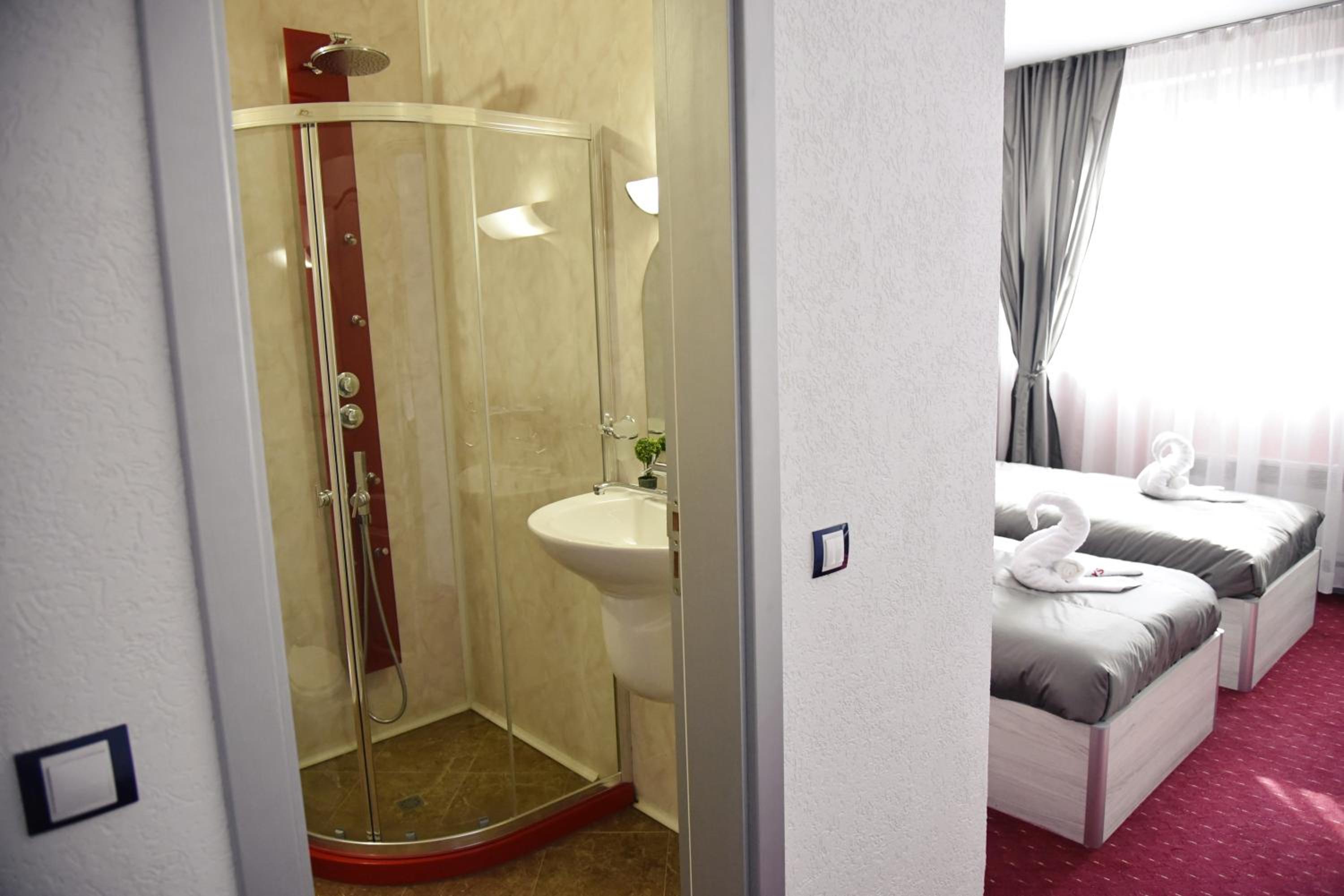 Twin Room - Photo 5