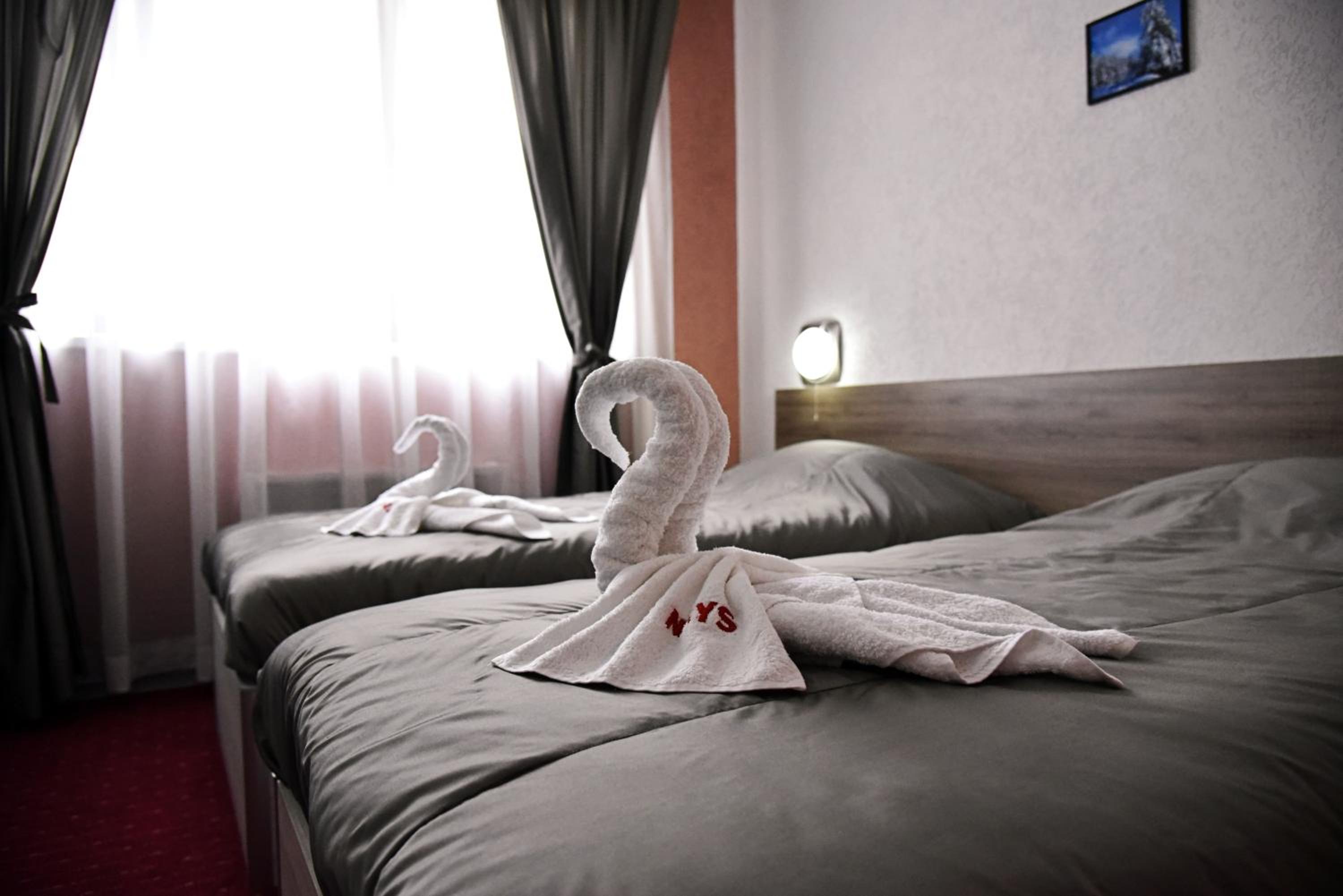 Twin Room - Photo 3
