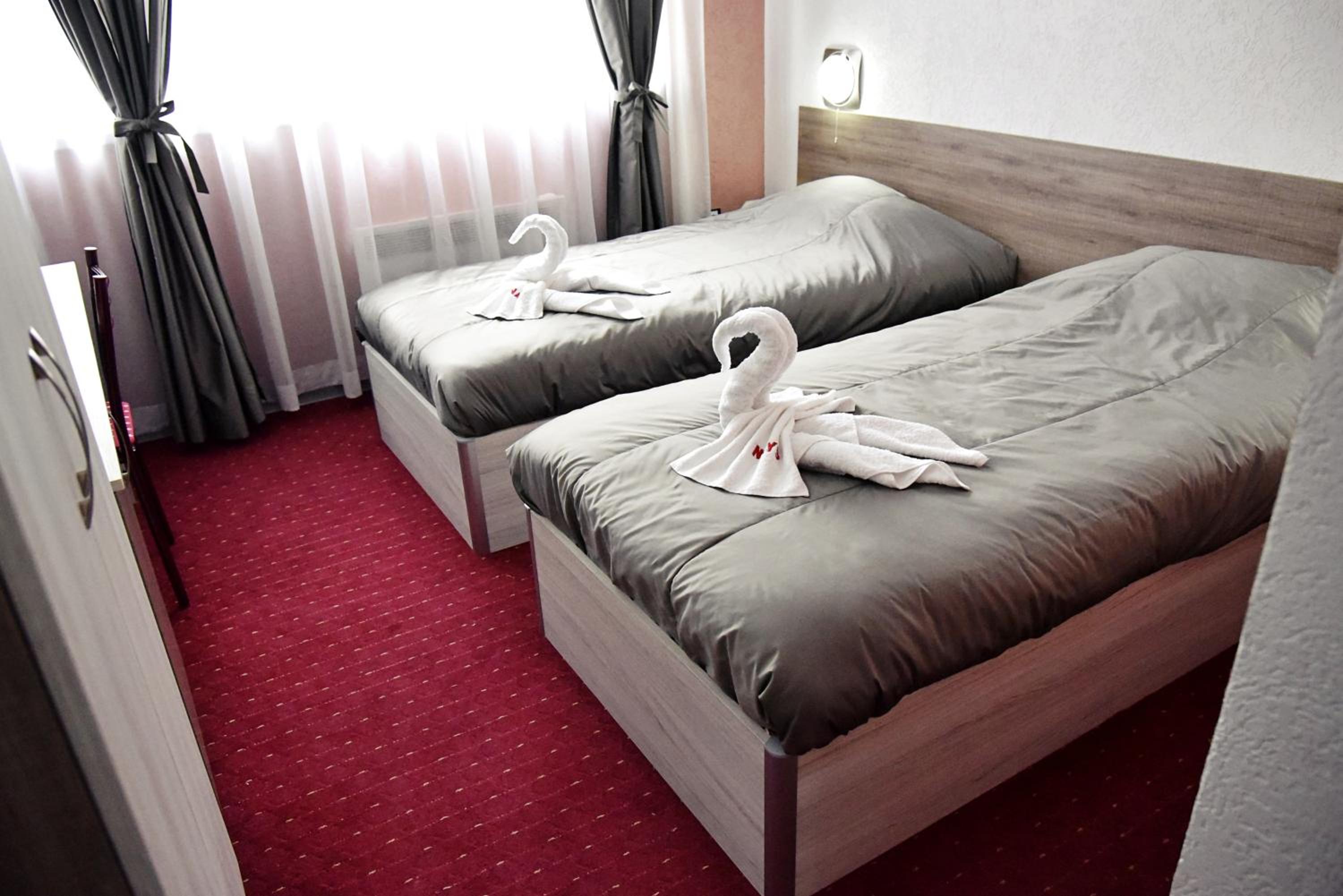 Twin Room - Photo 1
