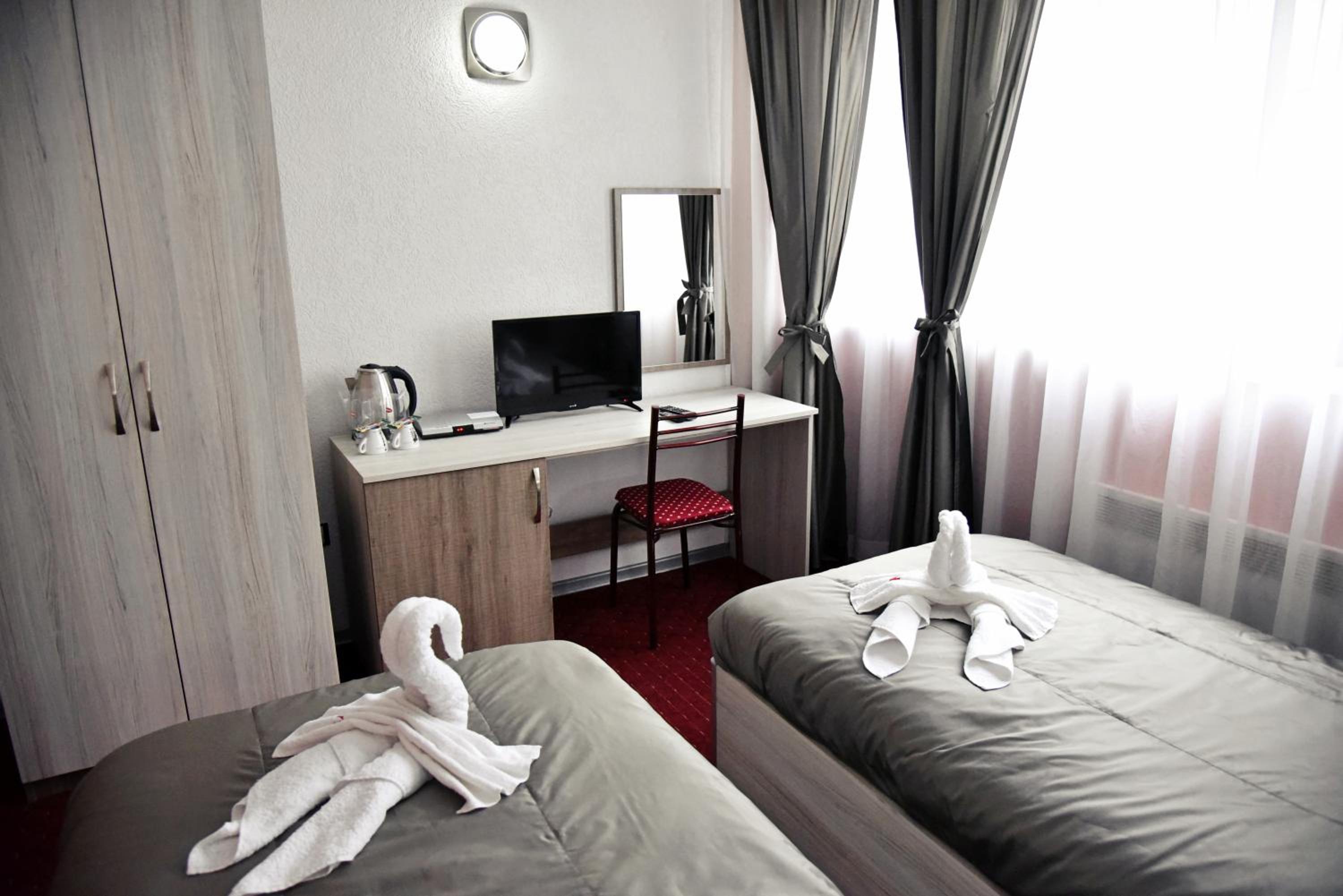 Twin Room - Photo 10