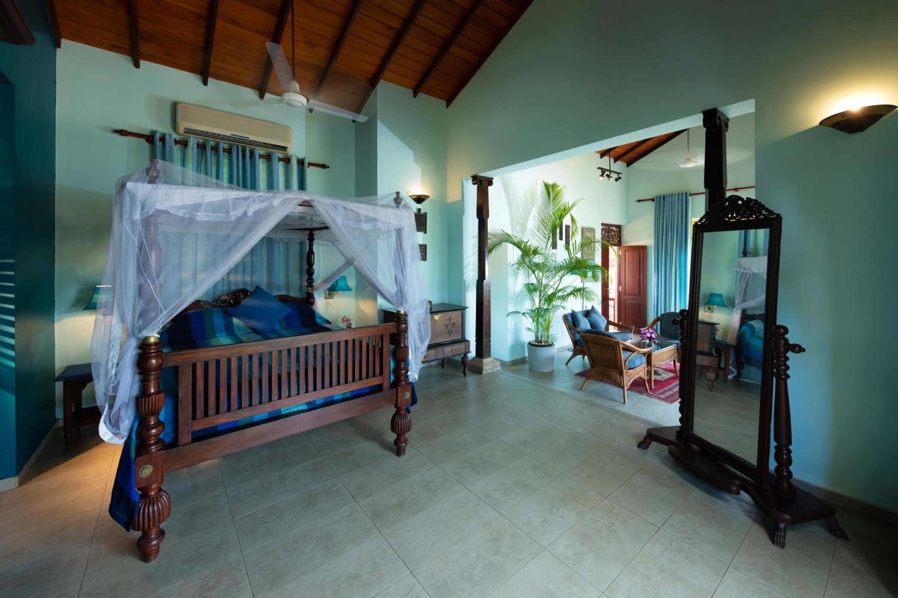 Deluxe Suite with Sea View photo 3