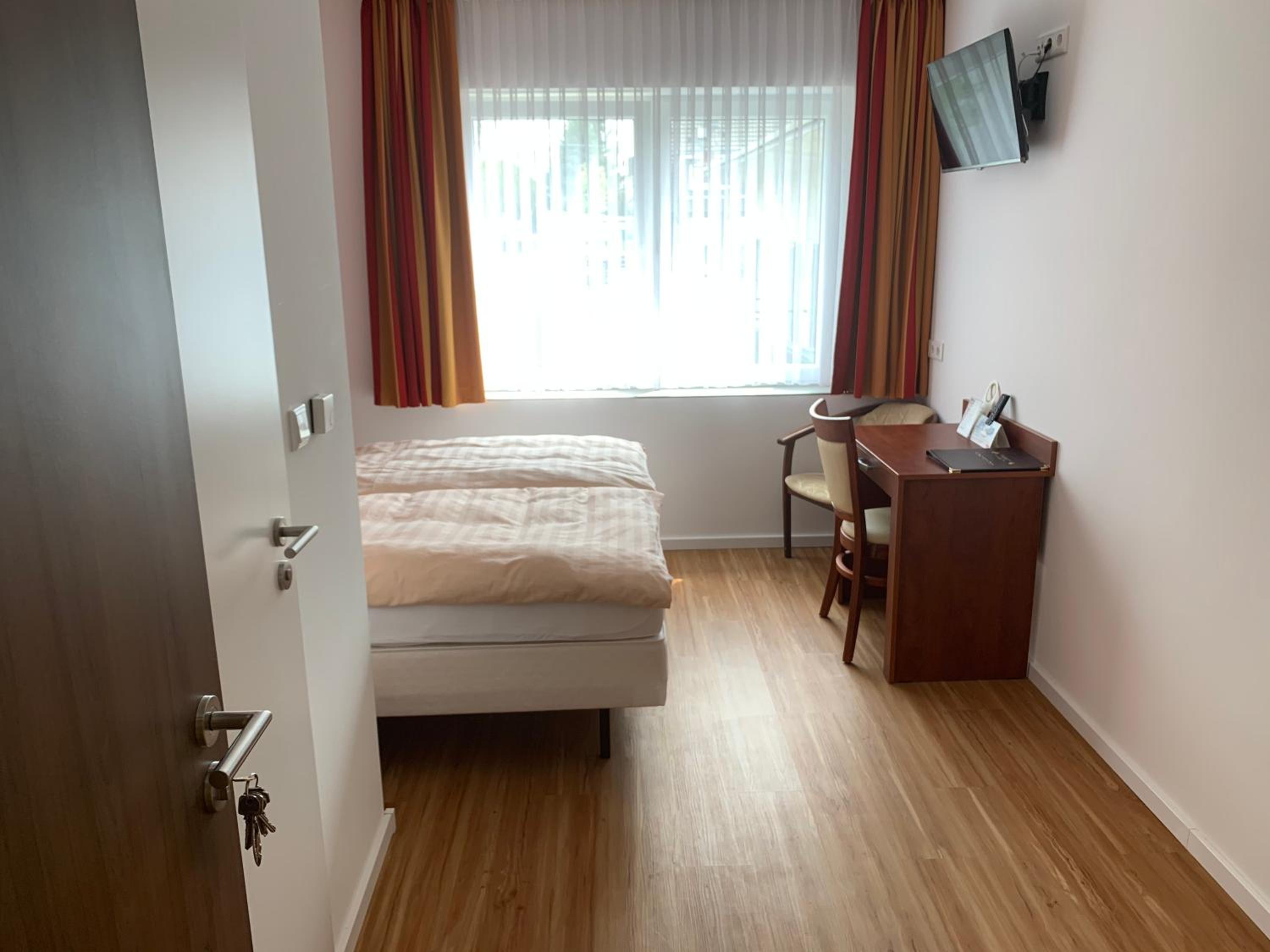 Double Room - Photo 5