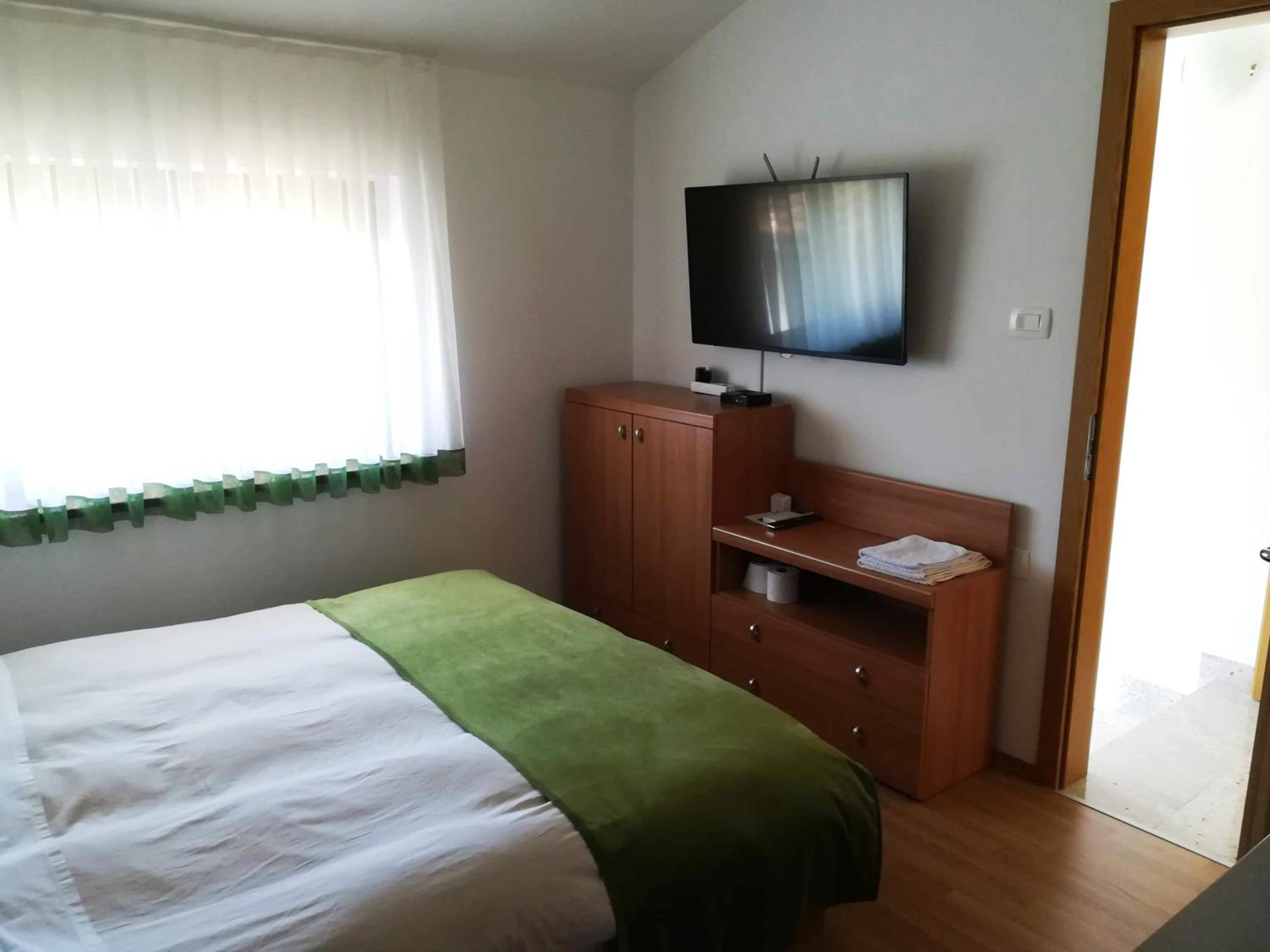One-Bedroom Apartment - Photo 6
